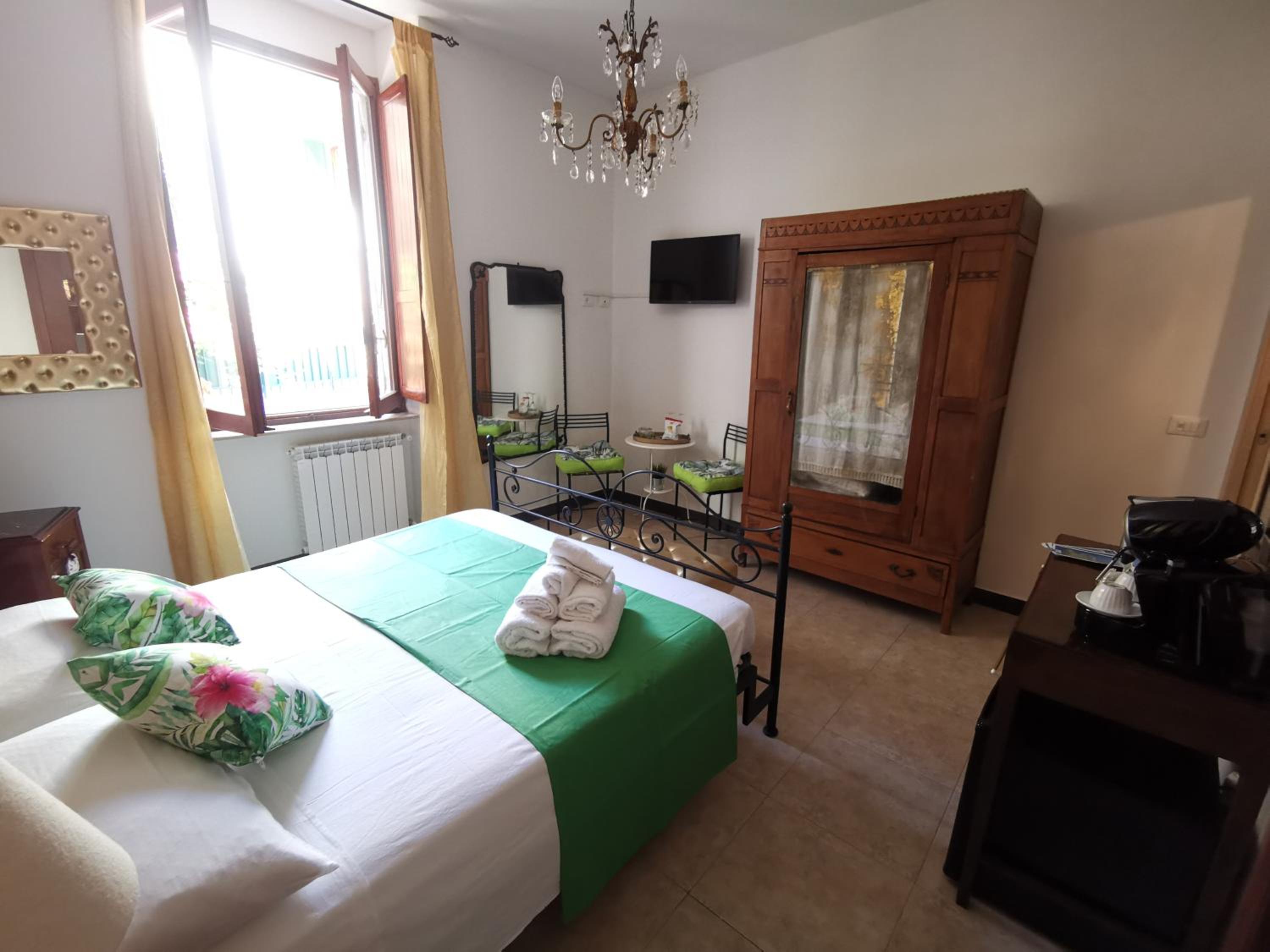 One-Bedroom Apartment - Photo 1