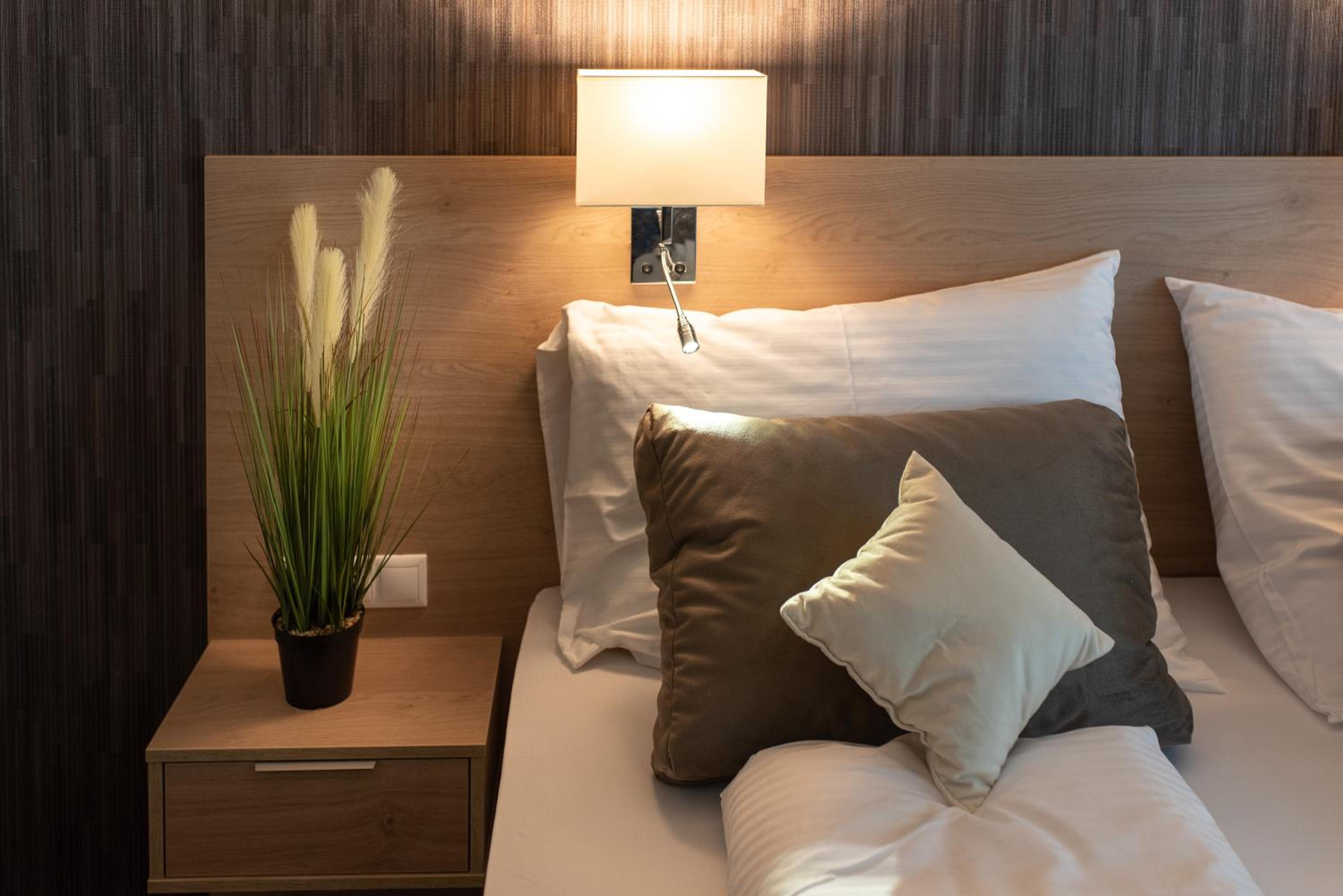 Double Room with Balcony - Photo 11