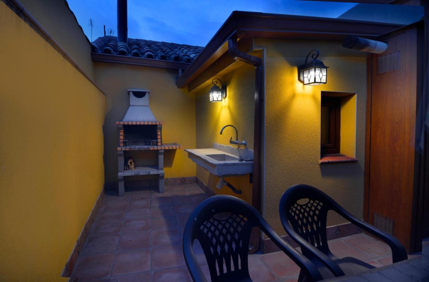 Three-Bedroom House - Photo 7