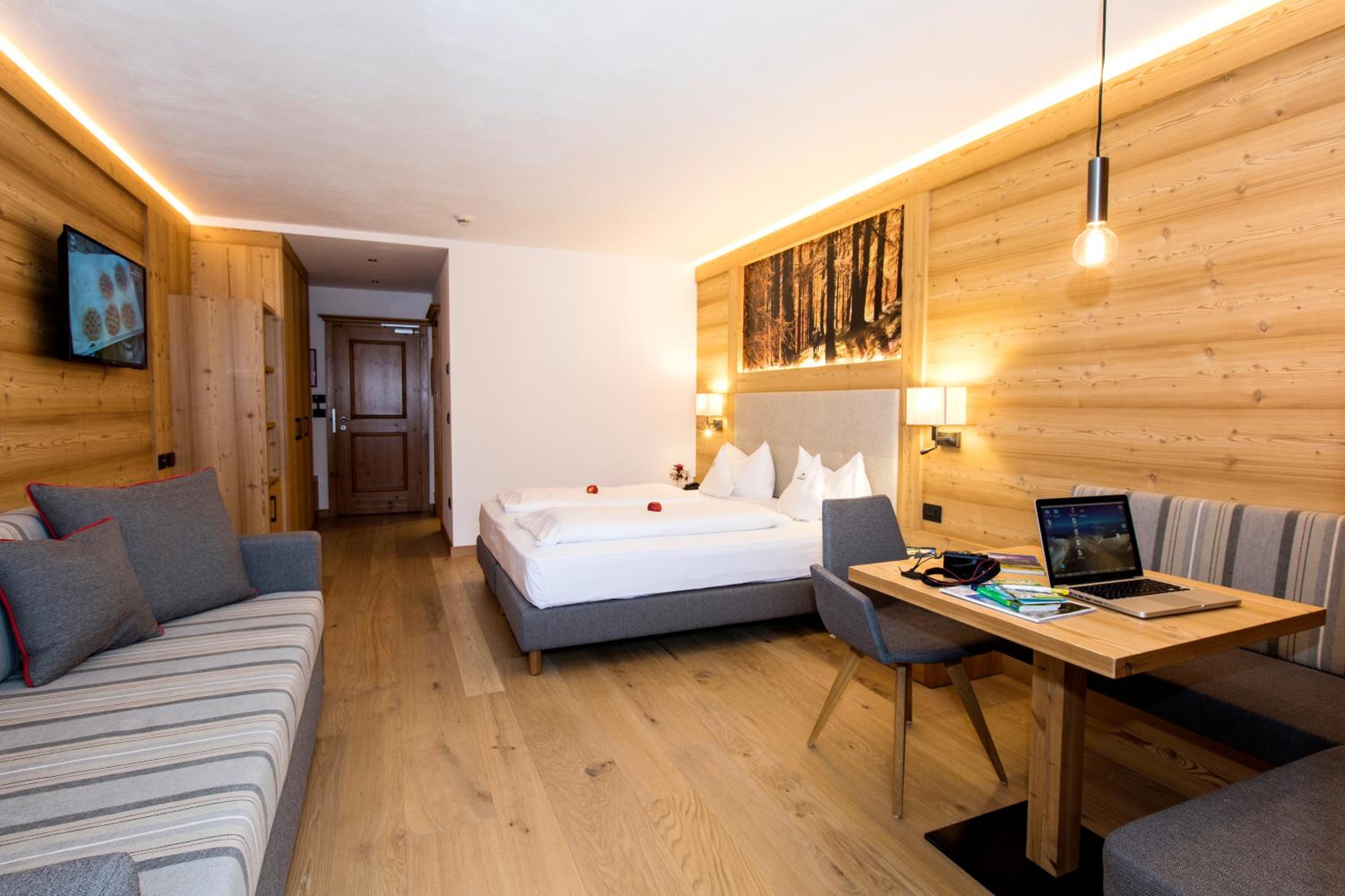Junior Suite with Balcony - Photo 1