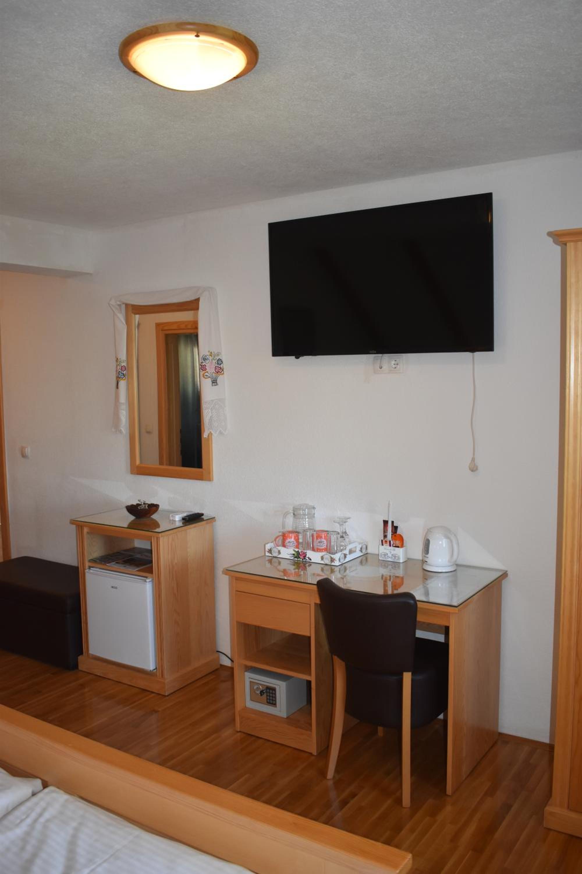 Double Room with Mountain View - Photo 3