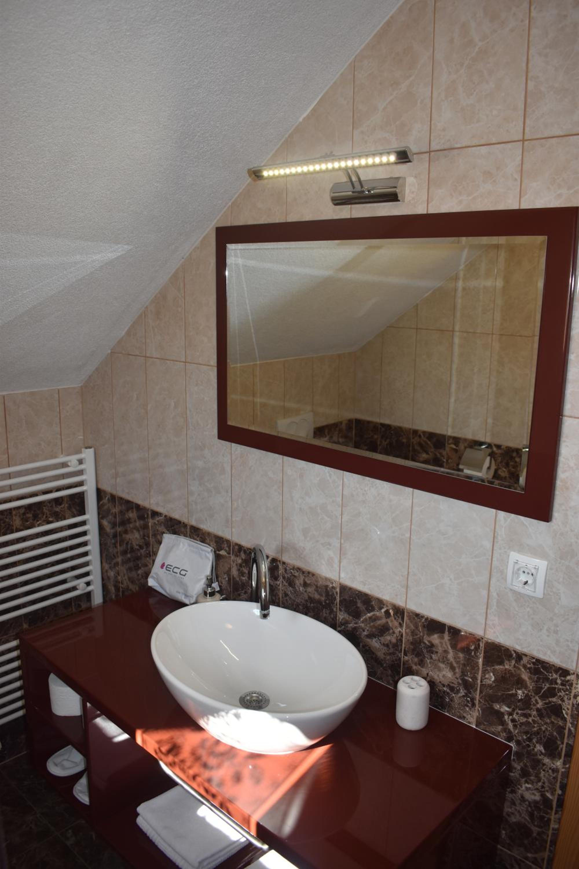 Deluxe Double Room with Extra Bed - Photo 2