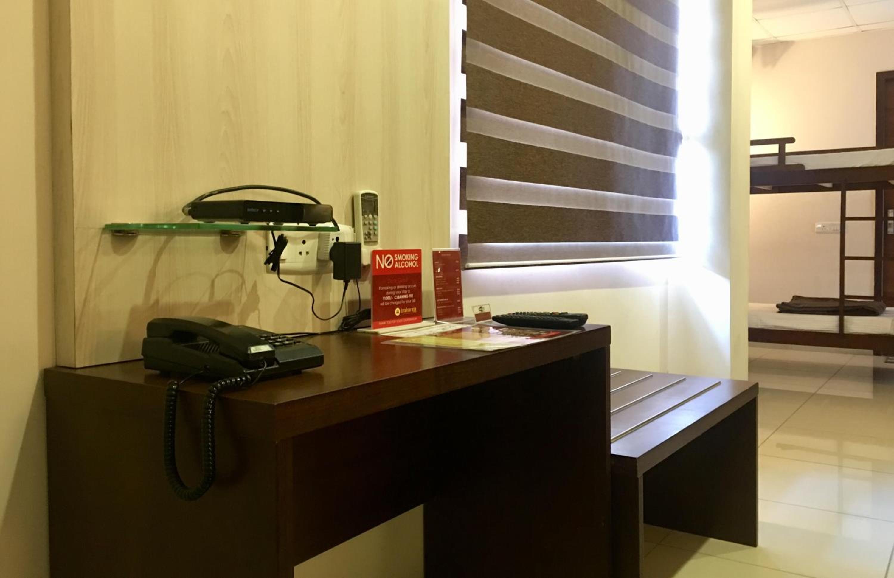 10-Bed Mixed Dormitory Room photo 3