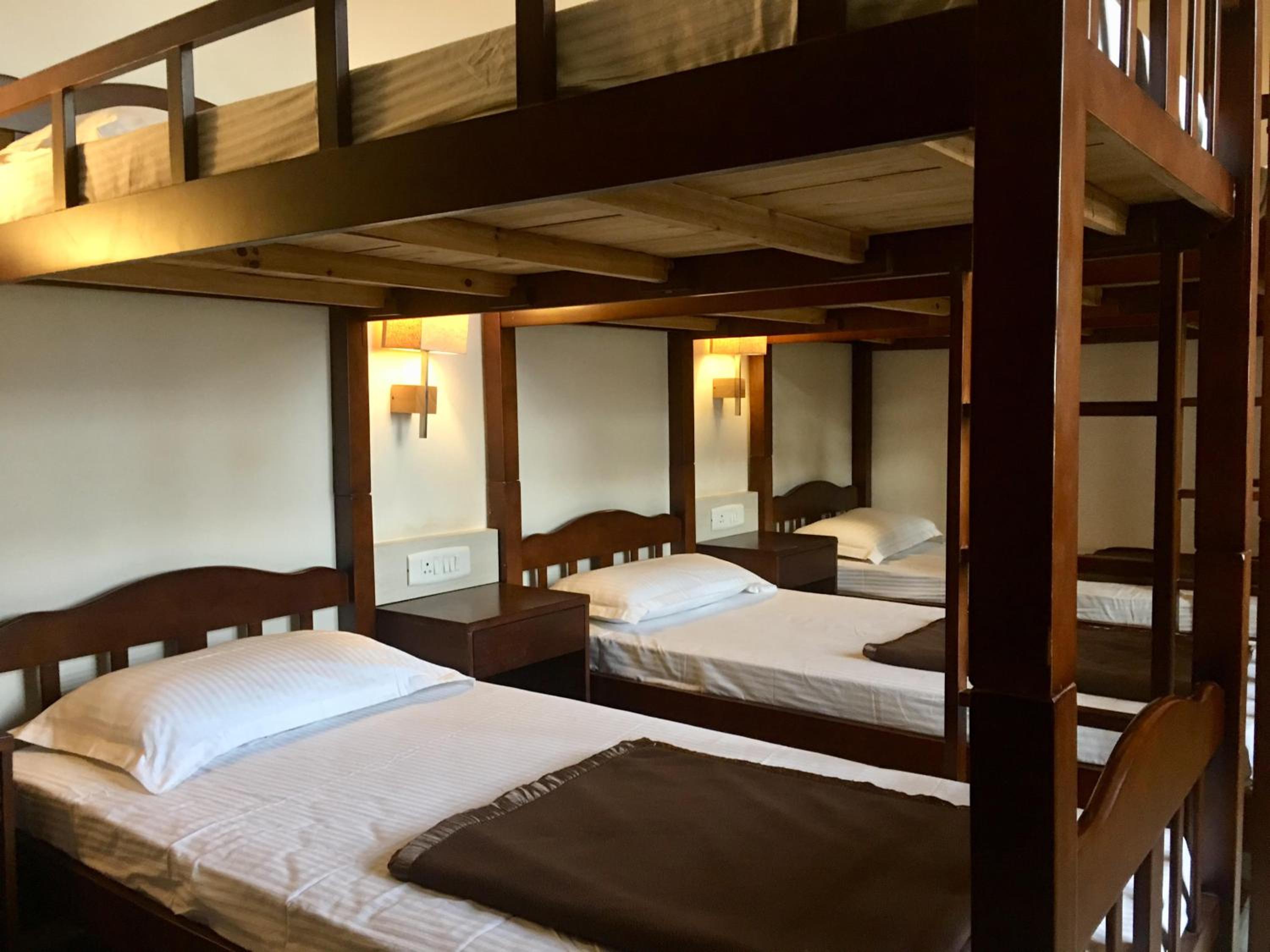 10-Bed Mixed Dormitory Room photo 1