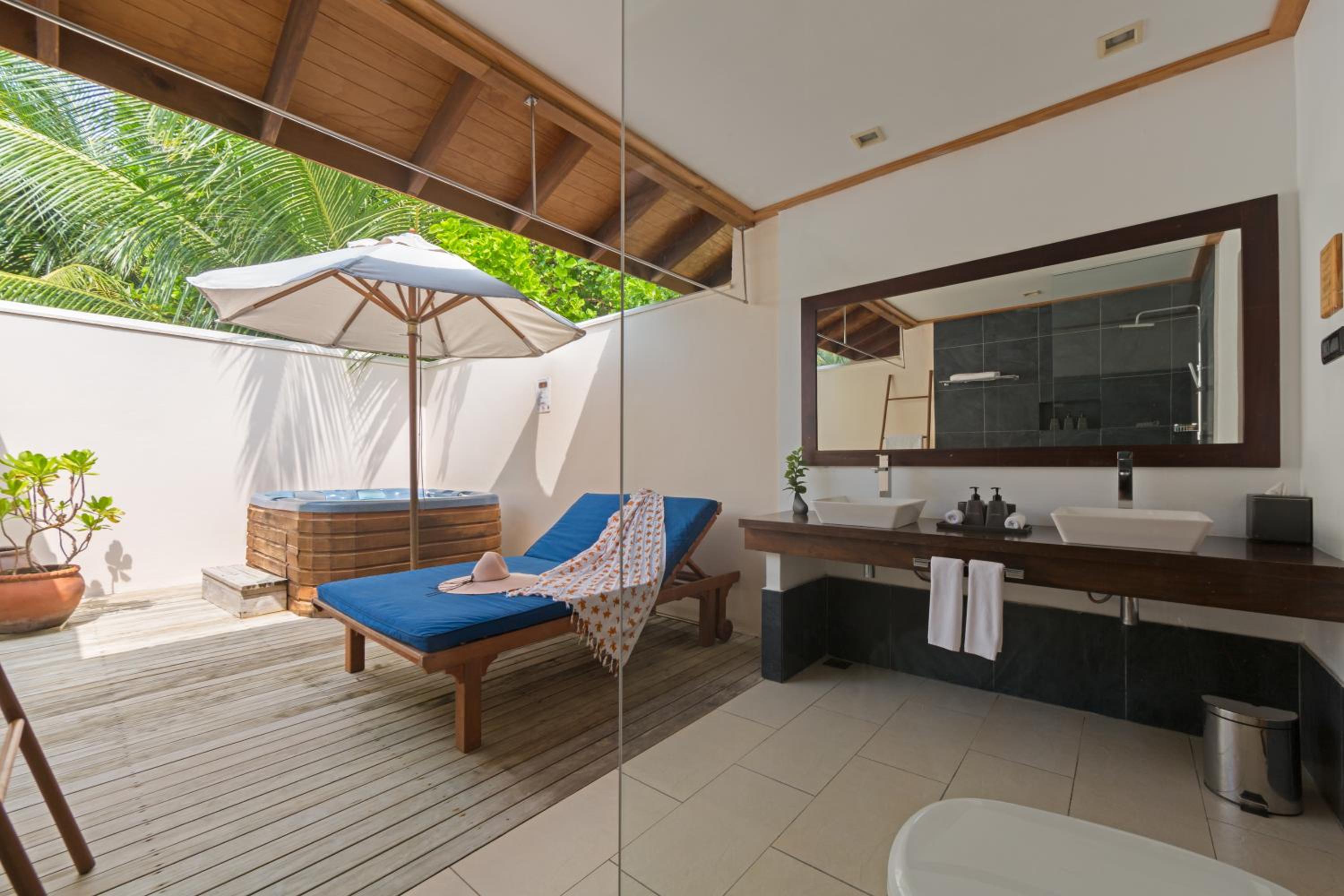 Romantic Beachfront Villa photo 3