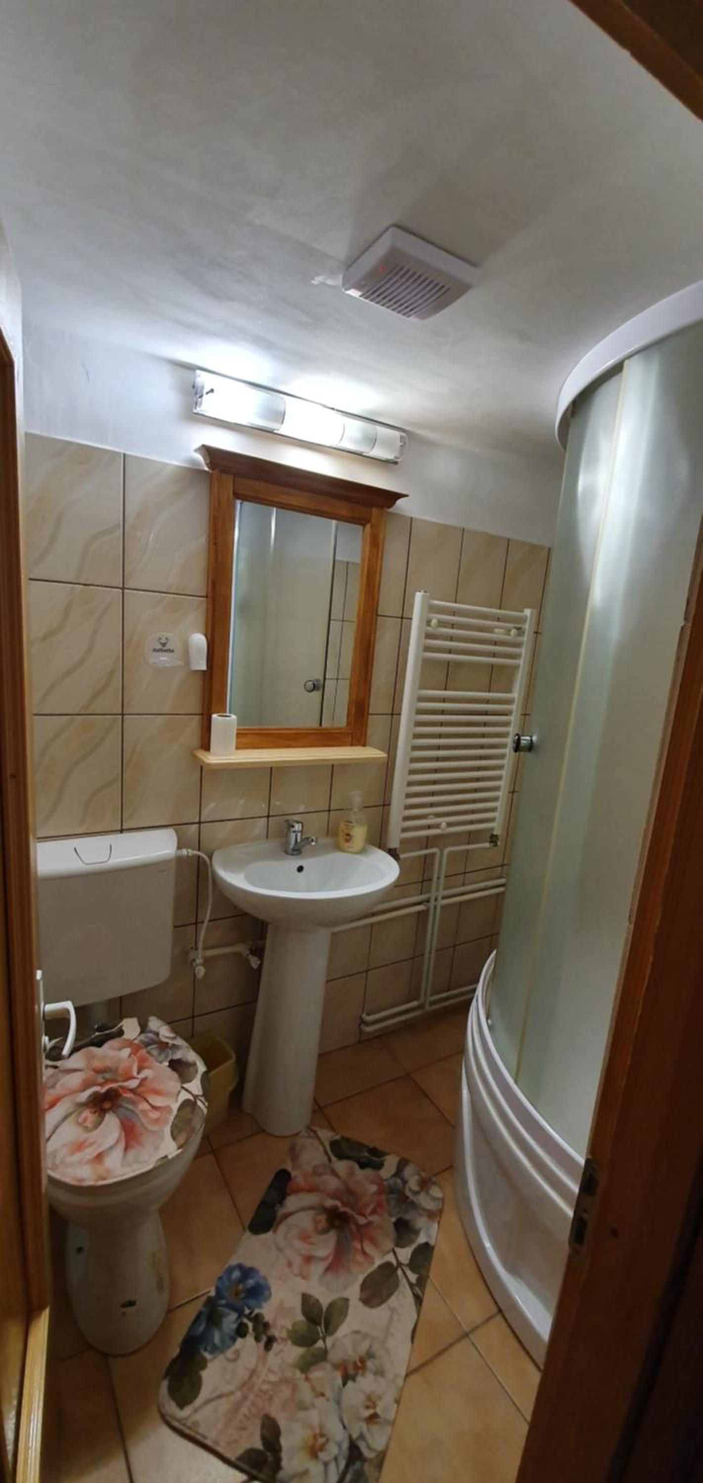 Apartment with Balcony - Photo 16