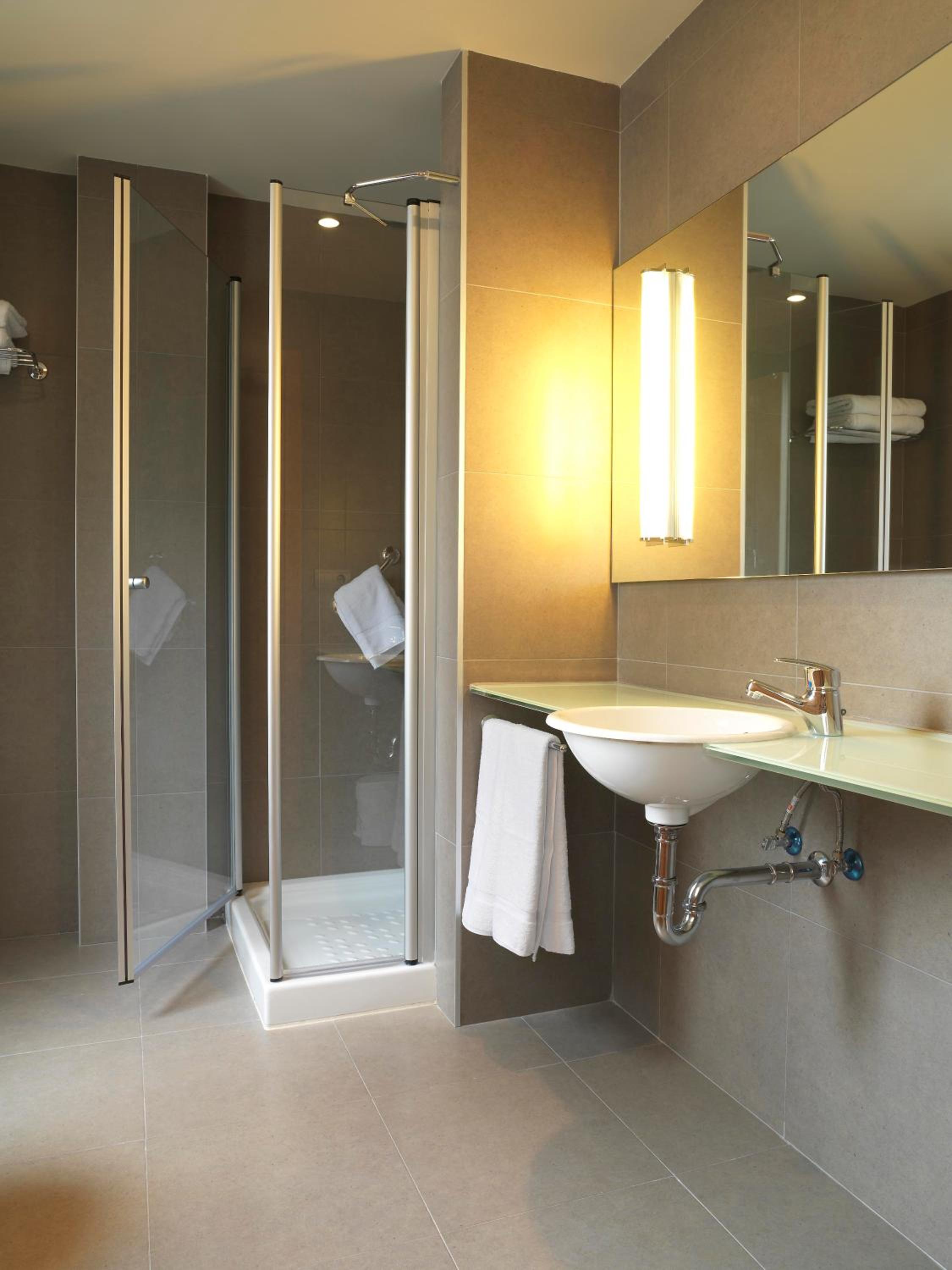 Double or Twin Room - Photo 2