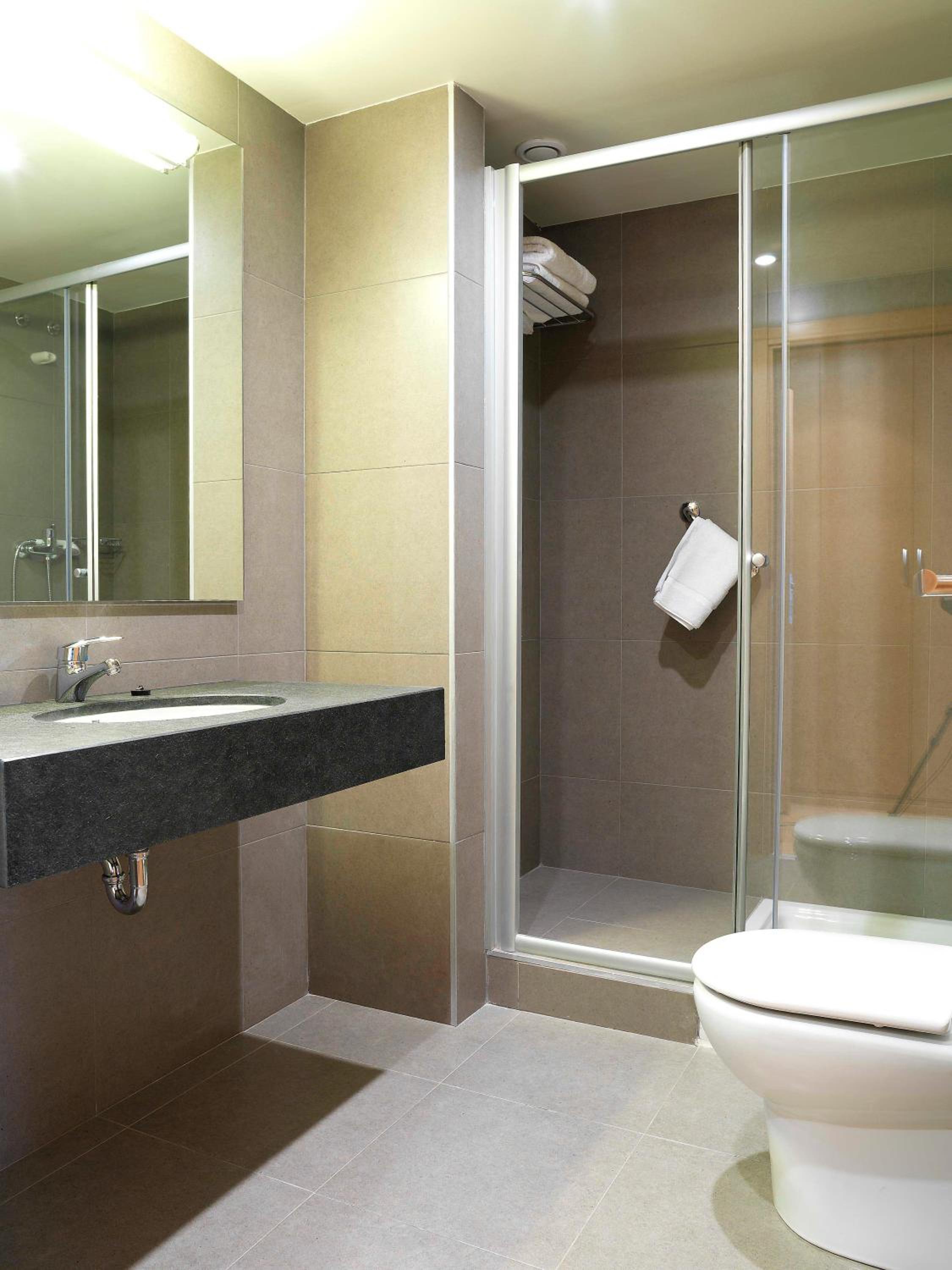 Double or Twin Room - Photo 3