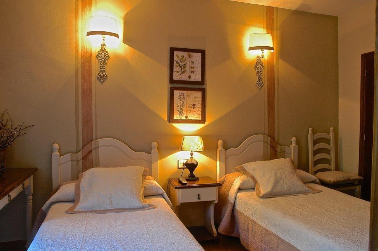 Twin Room - Photo 2