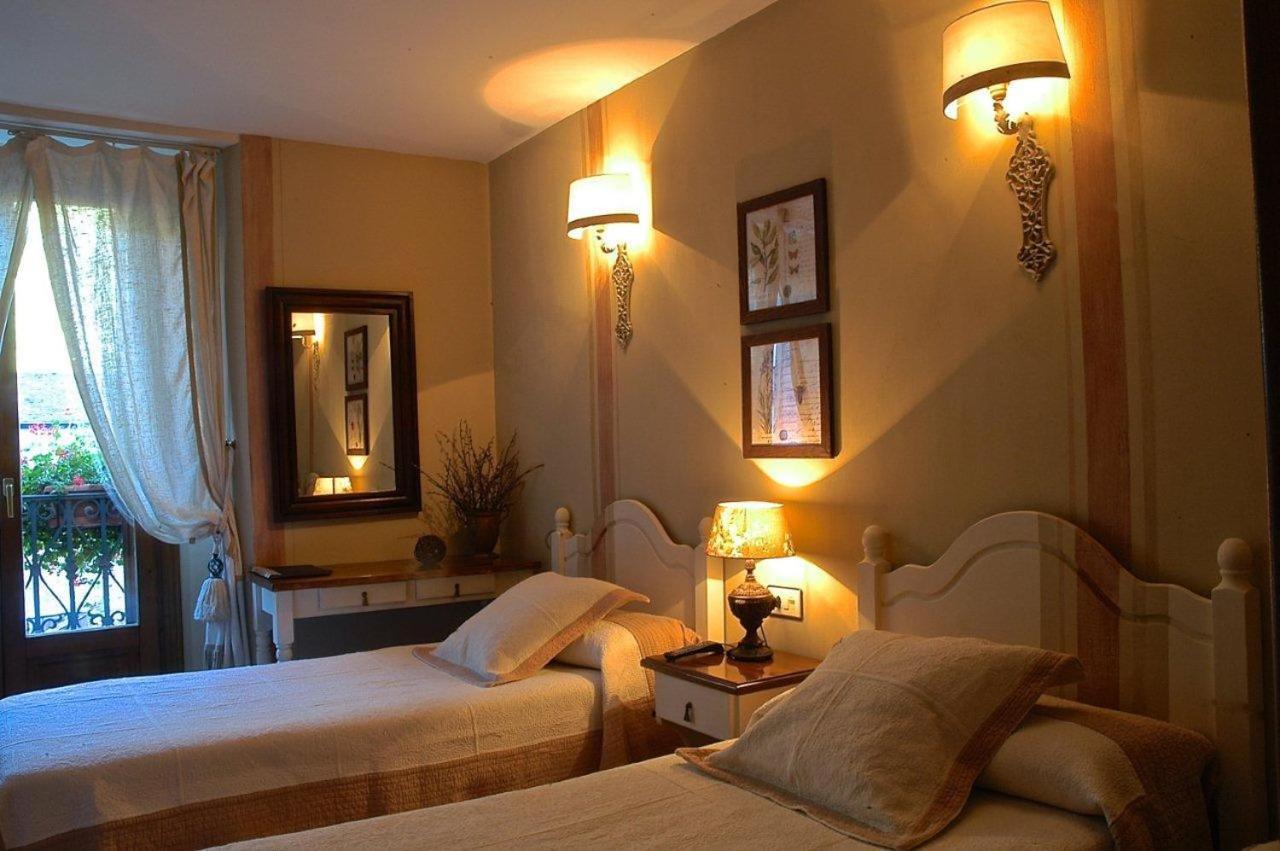 Twin Room - Photo 1