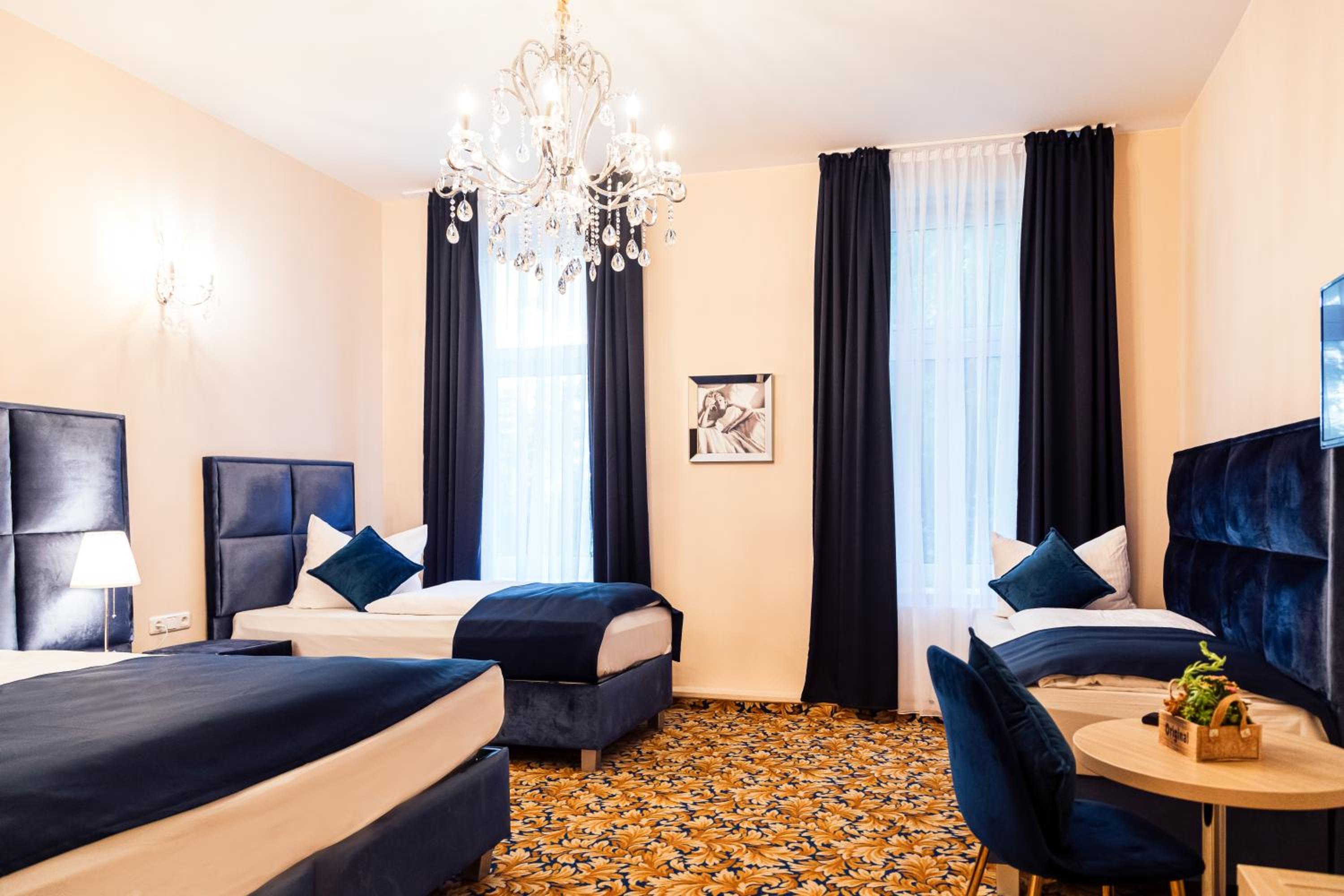 Deluxe Quadruple Room - Photo 6