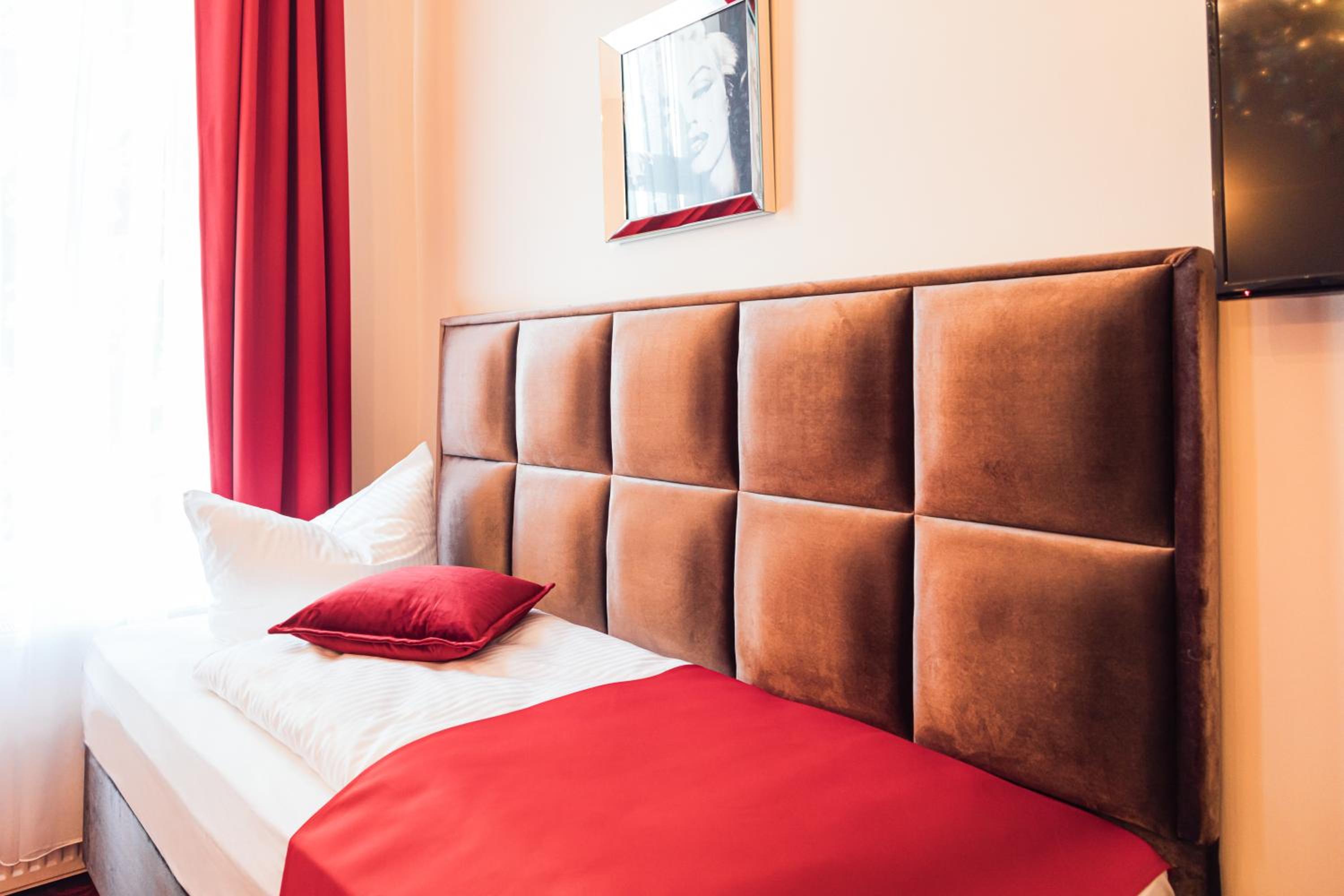 Deluxe Triple Room - Photo 5