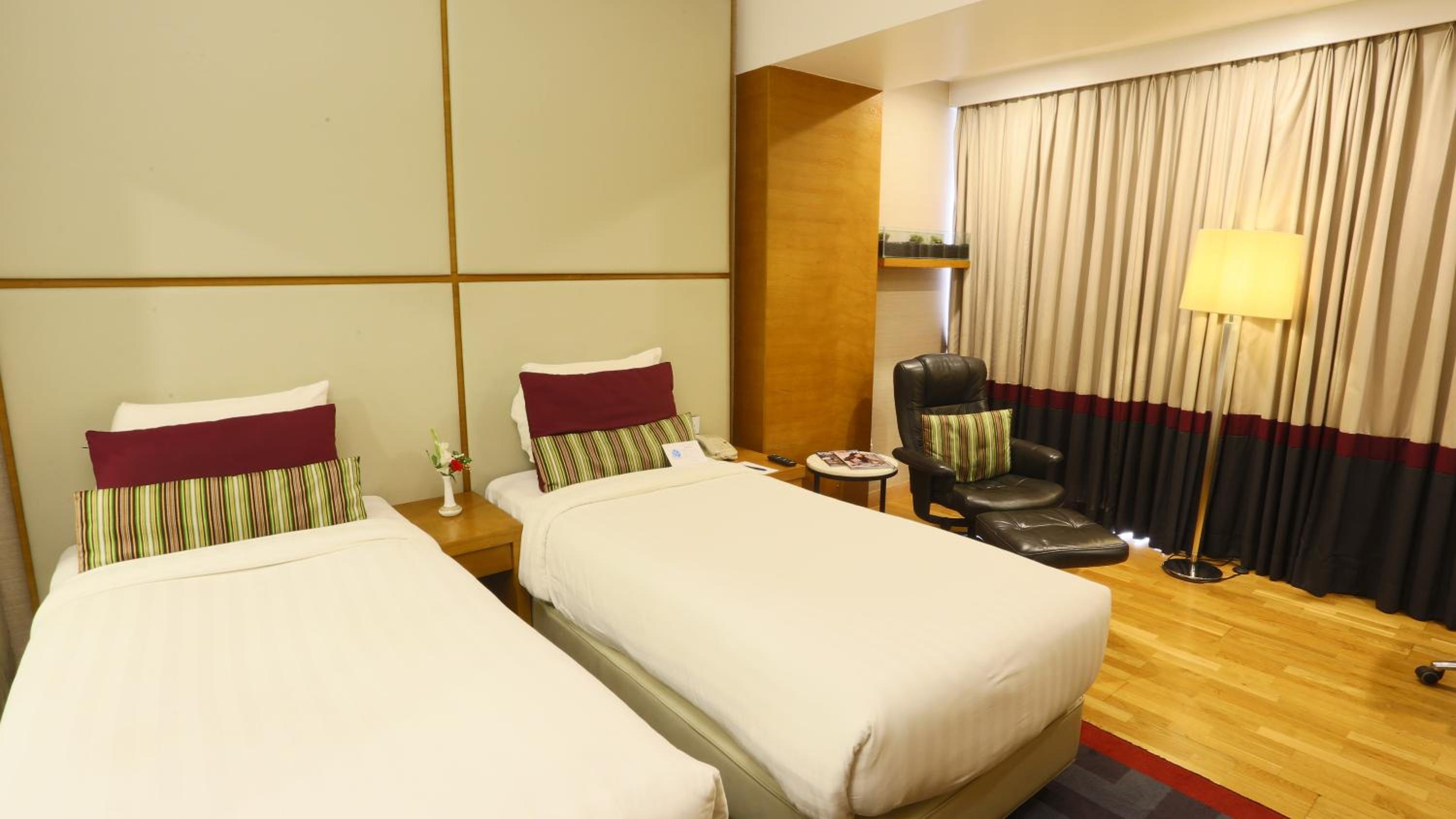 Avari World Traveler Twin Room