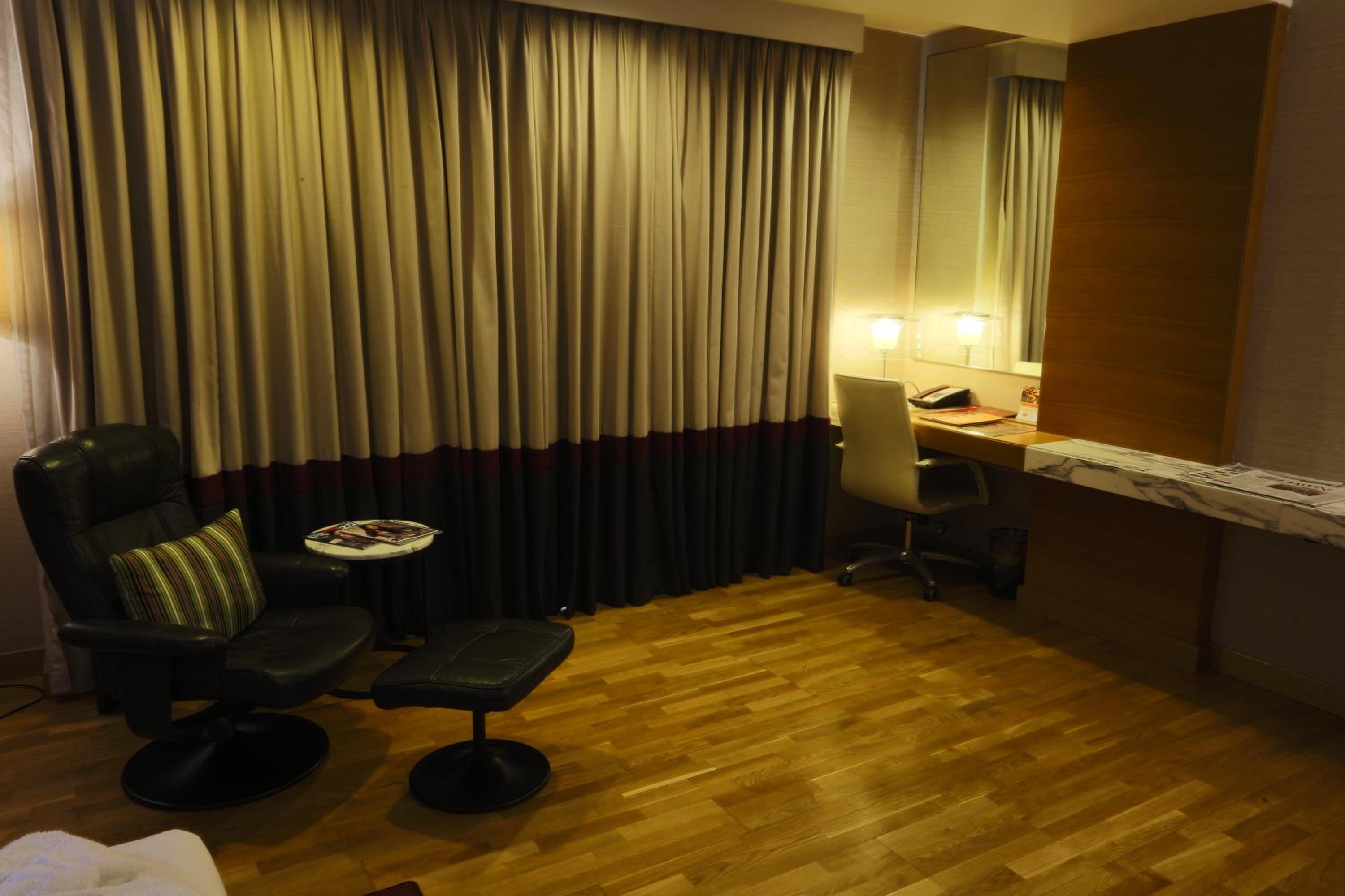Avari Business Class photo 2