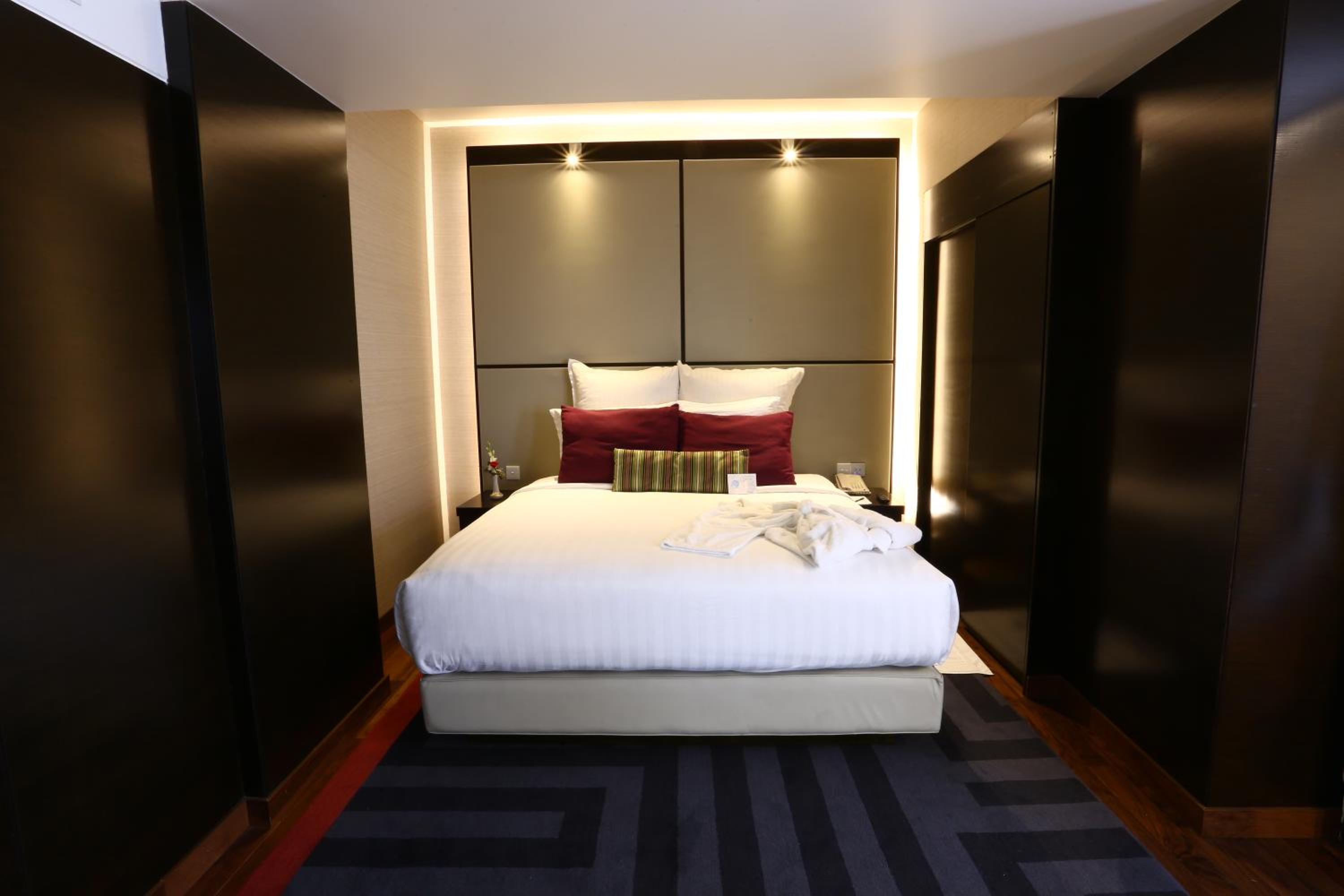 King Studio with Sofa Bed