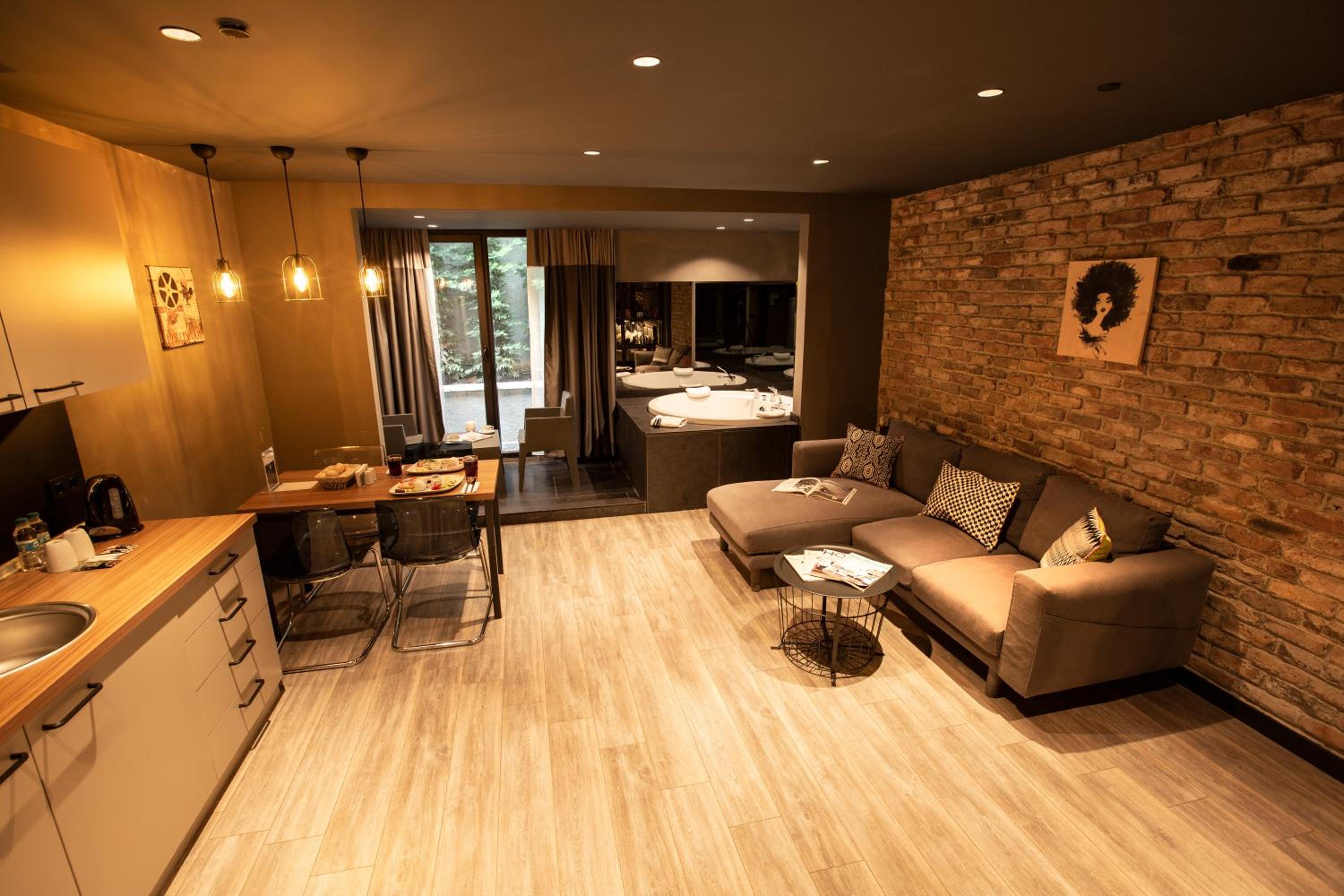 Garden Suite with Jacuzzi photo 3