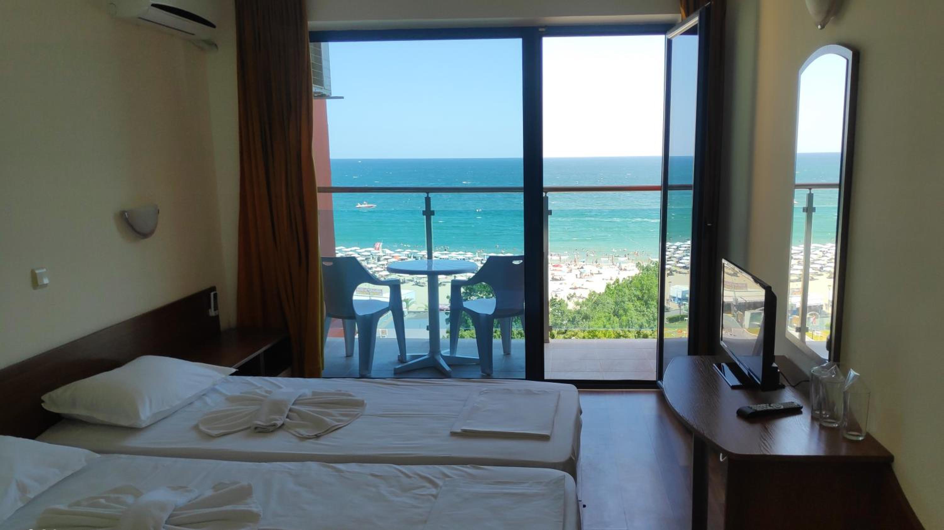 Standard Twin Room with Sea View (2 Adults + 1 Child)