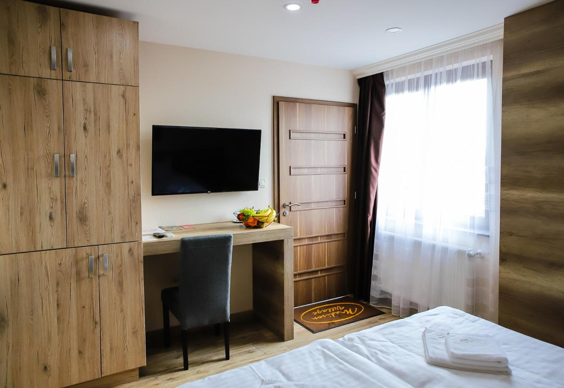 Deluxe Room - Photo 7