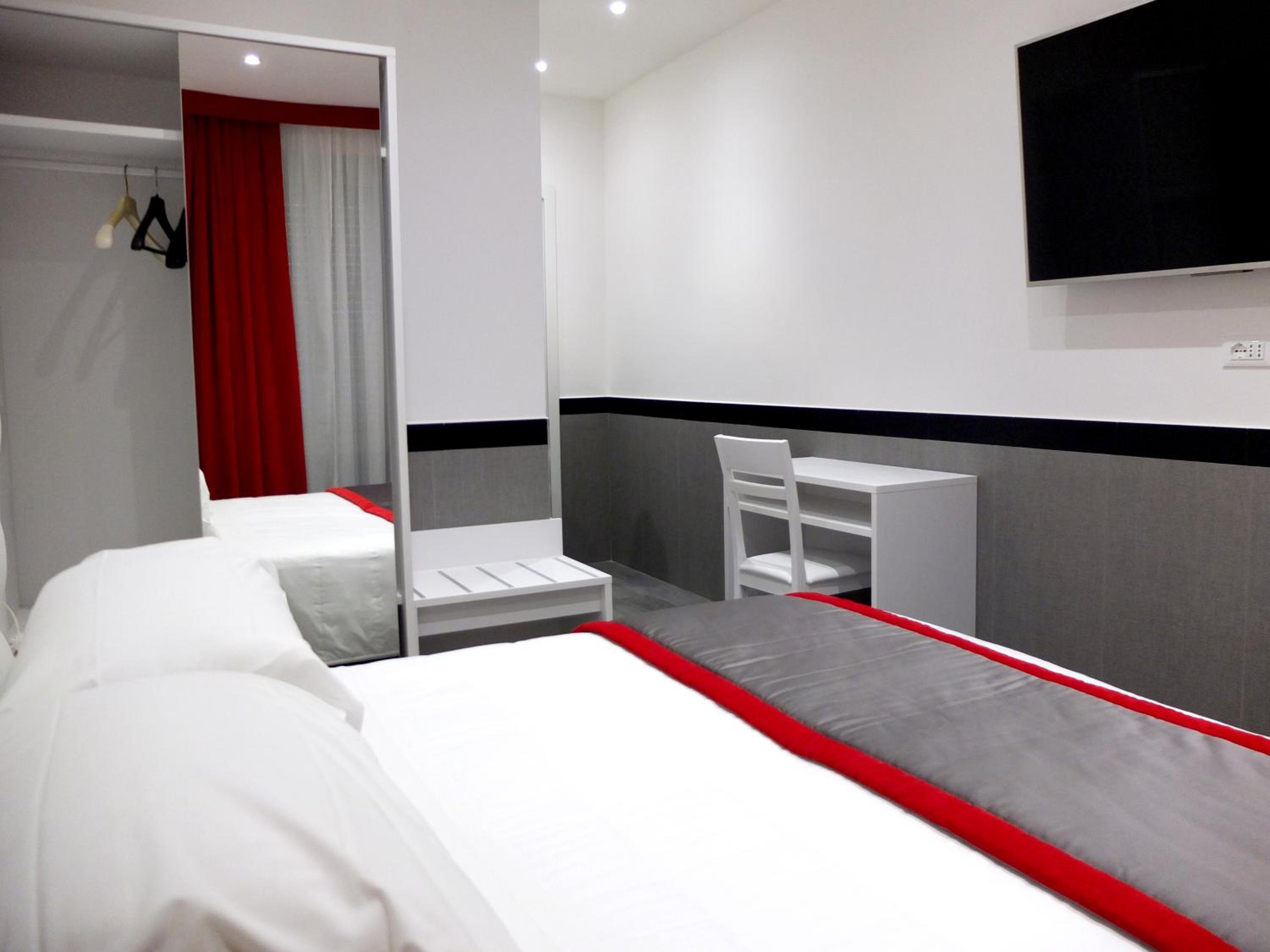 Deluxe Double or Twin Room photo 2