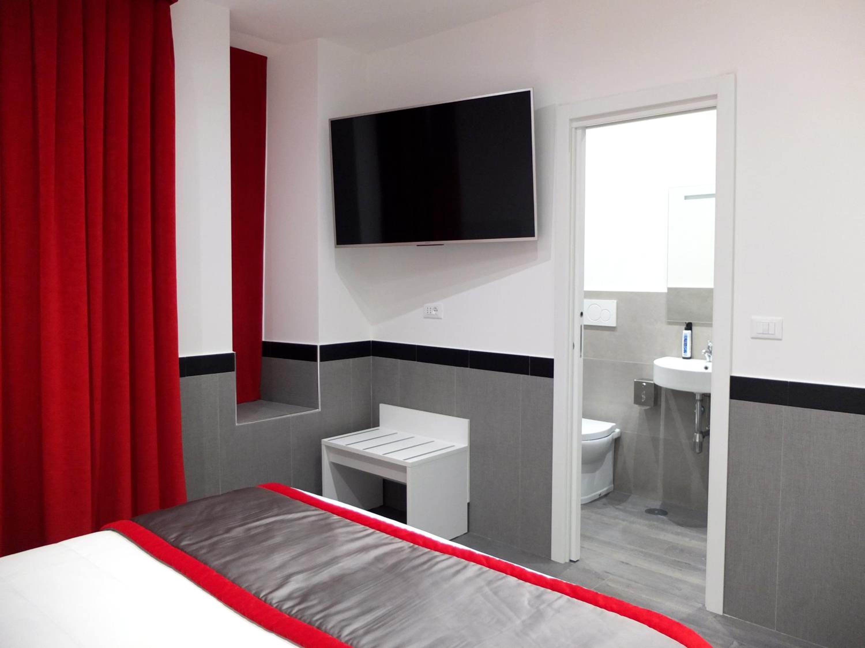 Deluxe Double or Twin Room photo 3