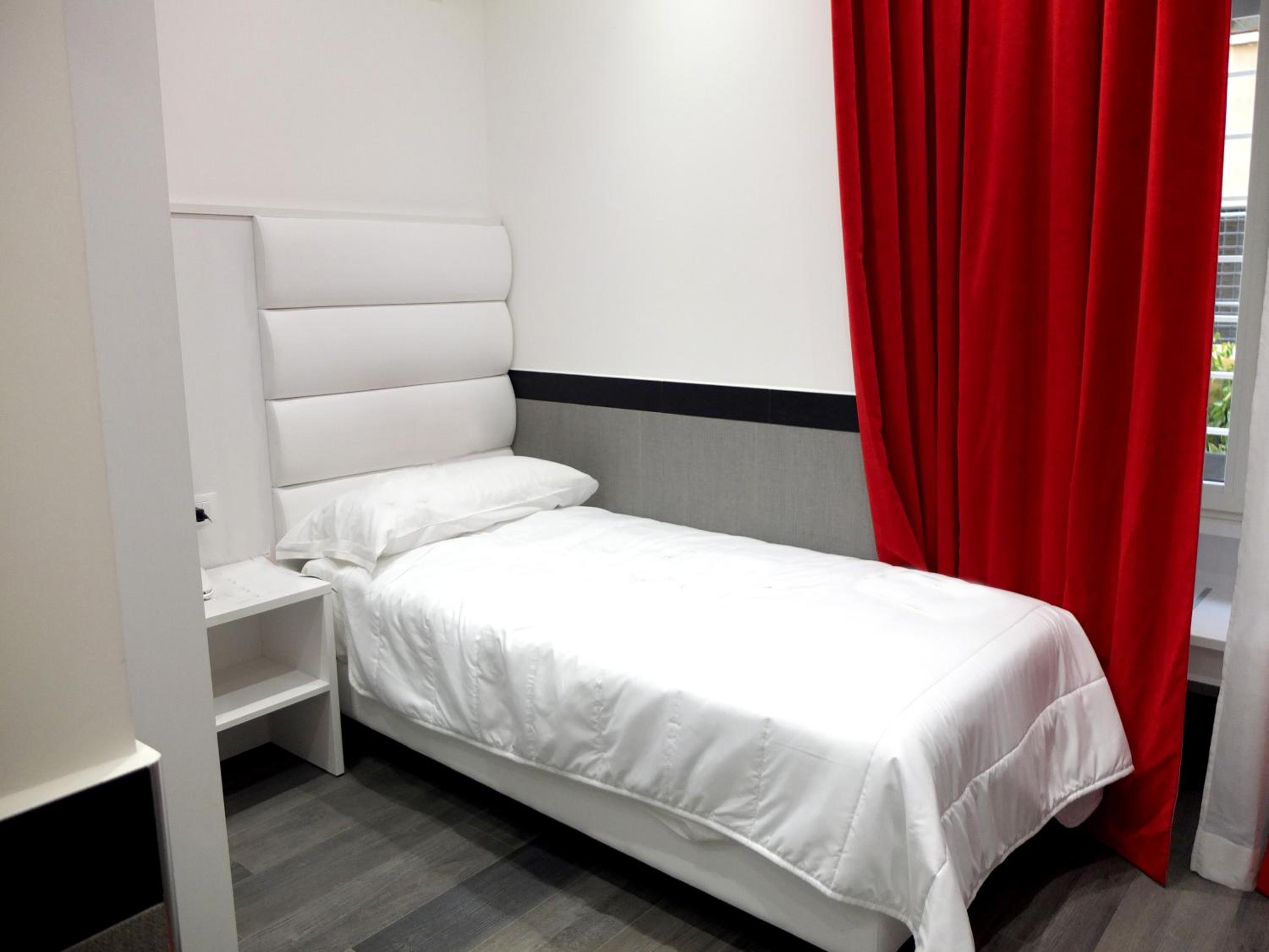 Single Room - Disability Access photo 1