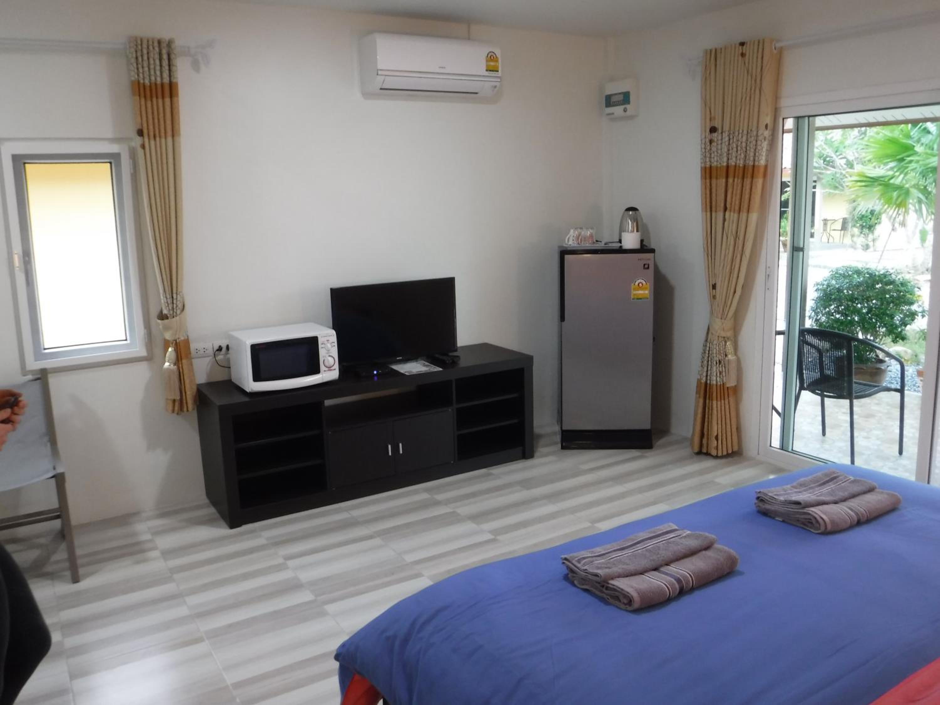 Bungalow with Patio - Photo 2