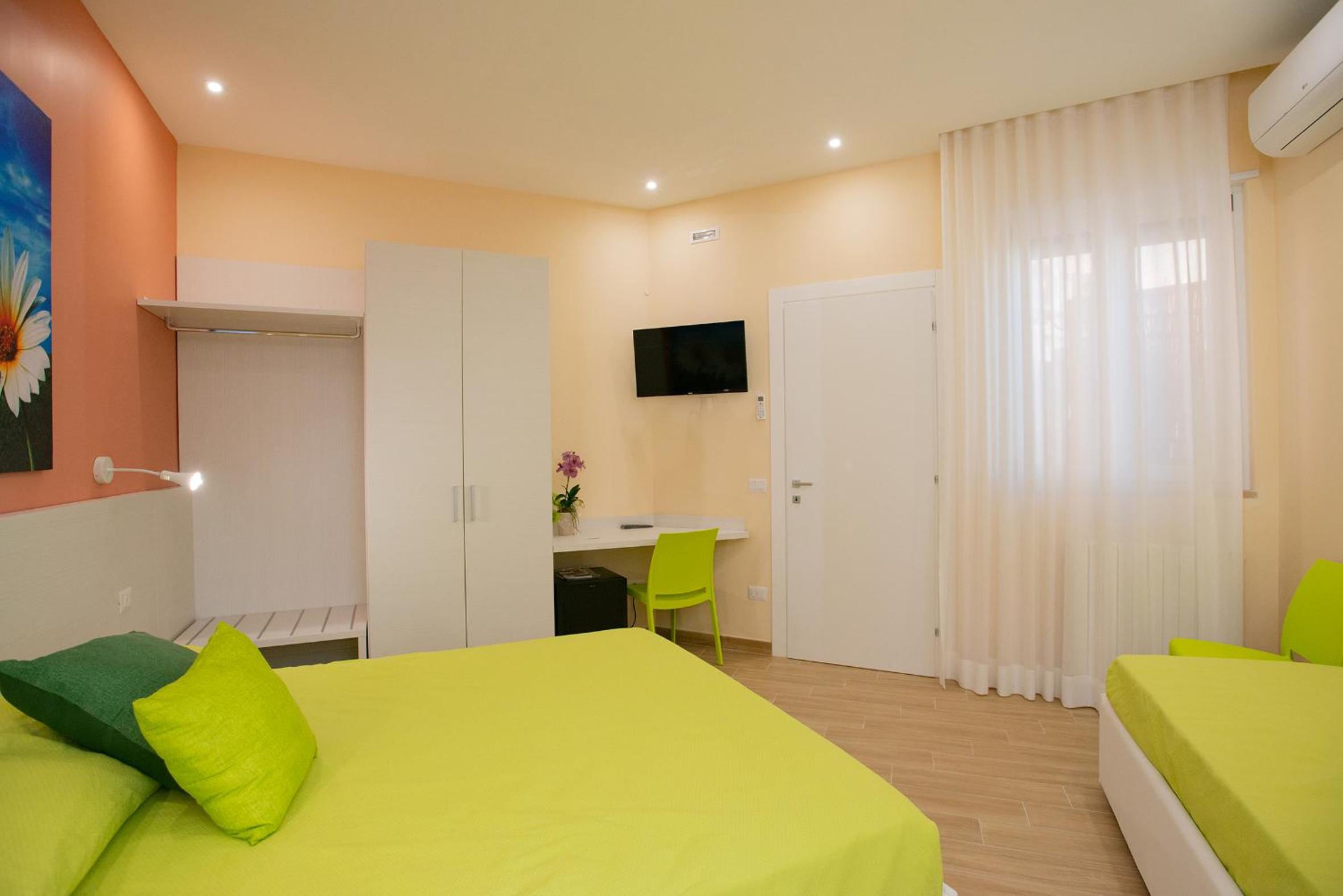 Comfort Triple Room with Shower - Photo 14