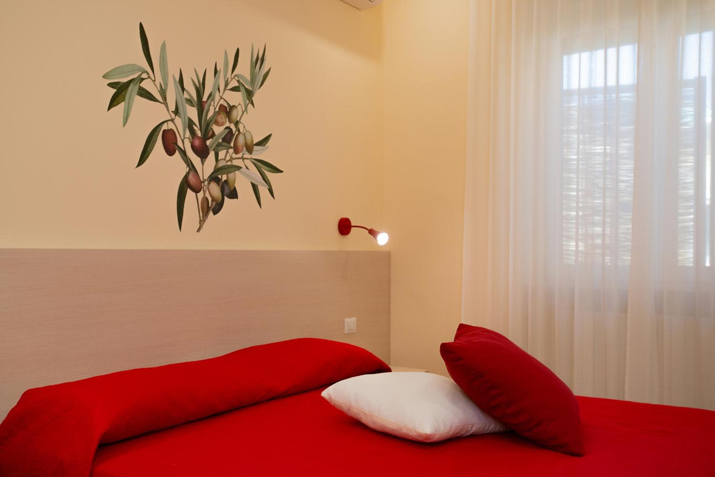 Deluxe Room - Photo 20