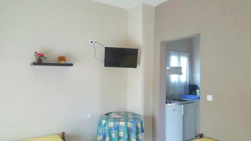 Apartment with Balcony - Photo 6