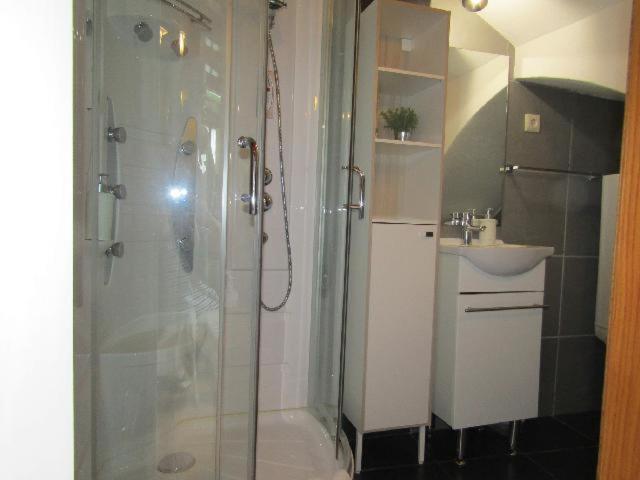 One-Bedroom House - Photo 32