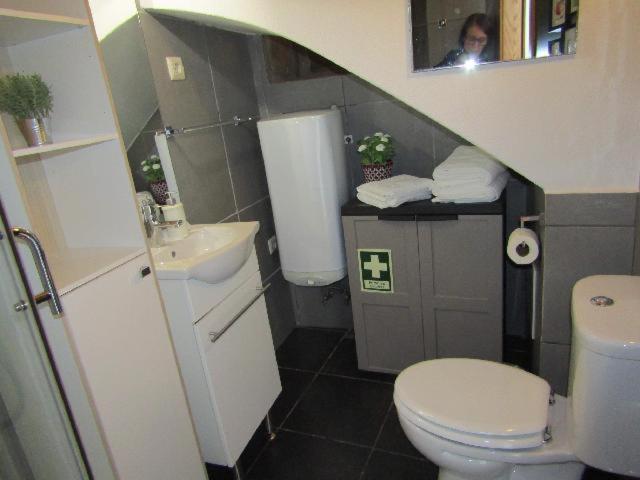 One-Bedroom House - Photo 16