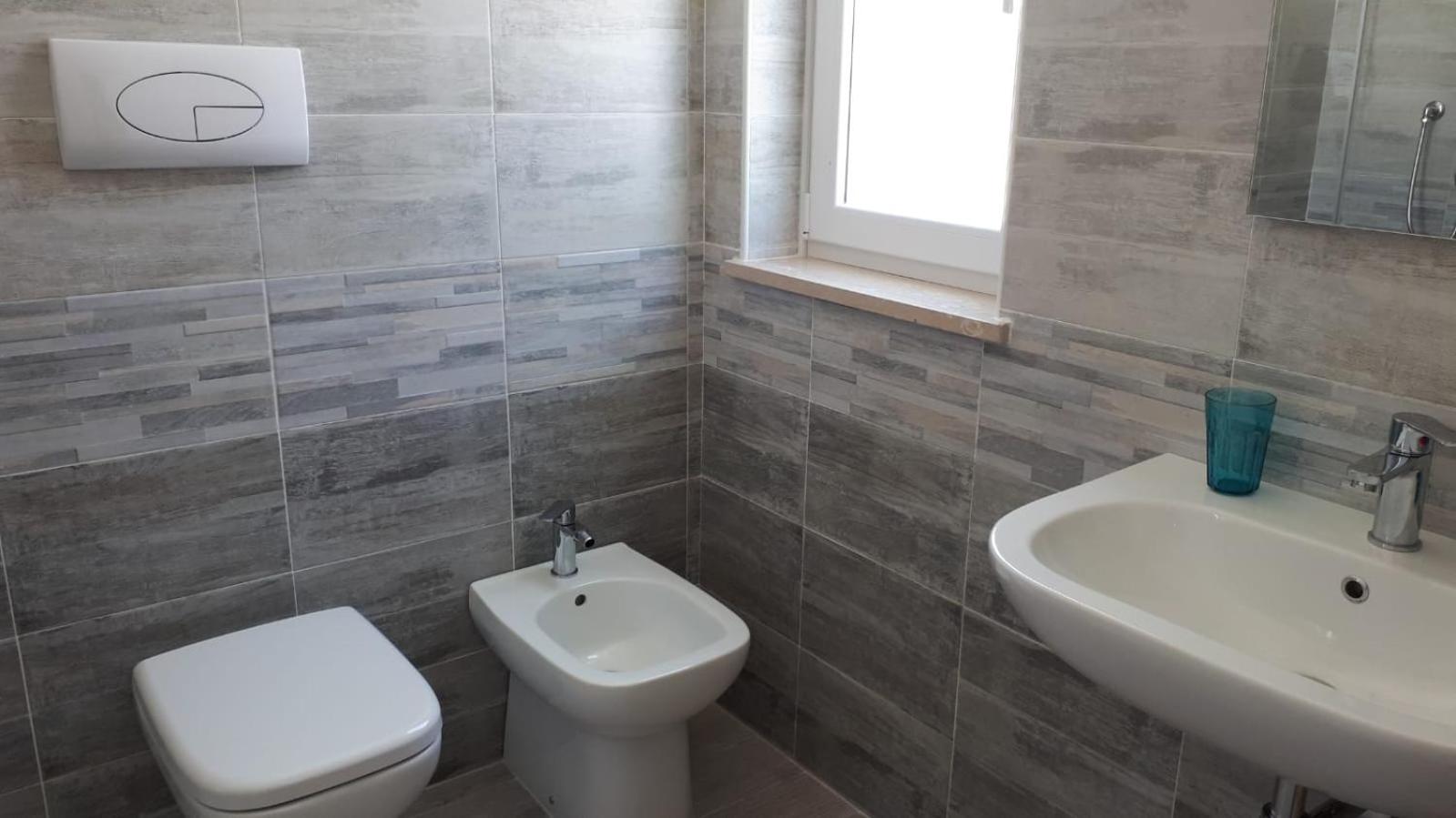 Quadruple Room with Private Bathroom - Photo 5