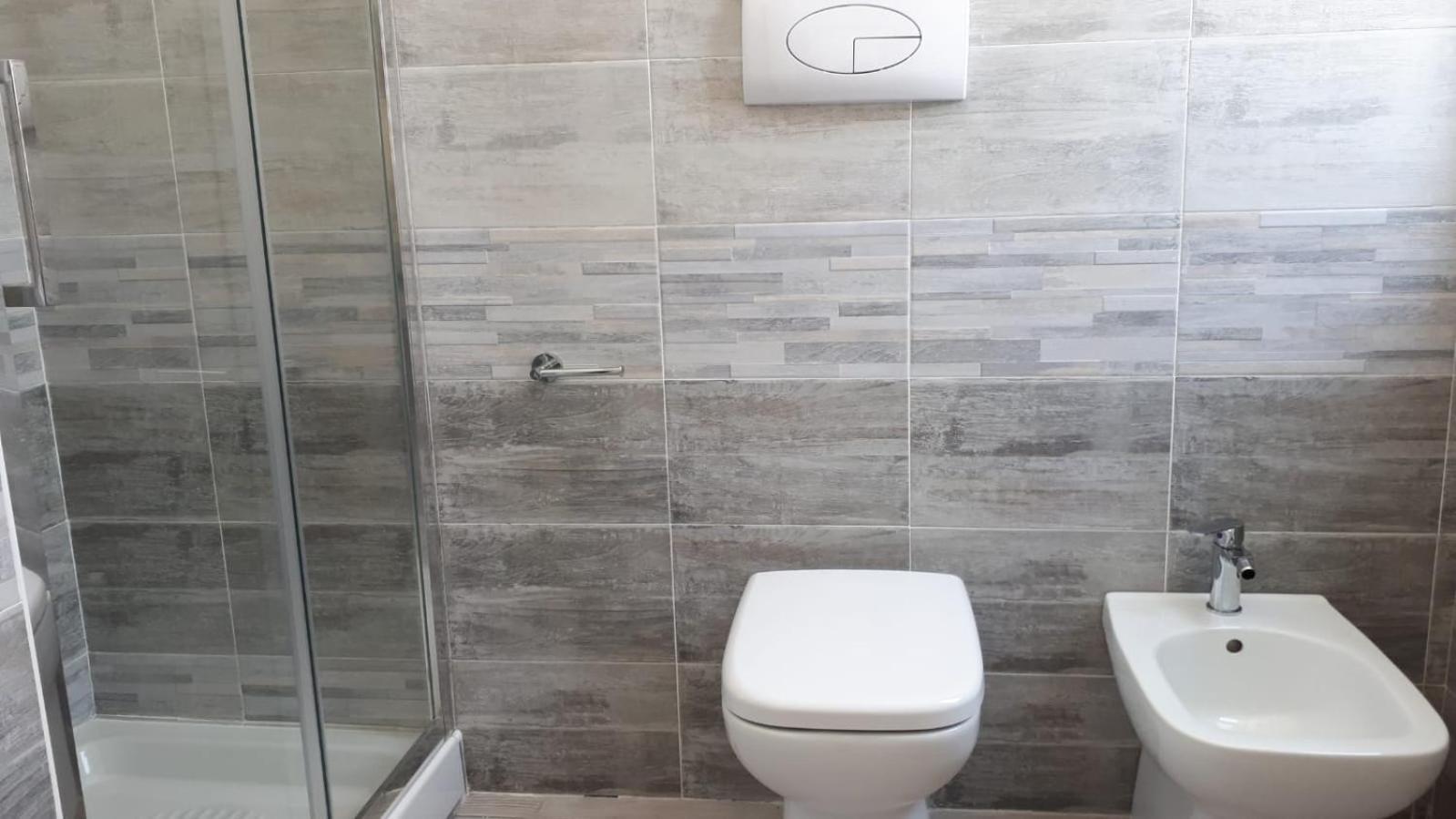 Quadruple Room with Private Bathroom - Photo 2