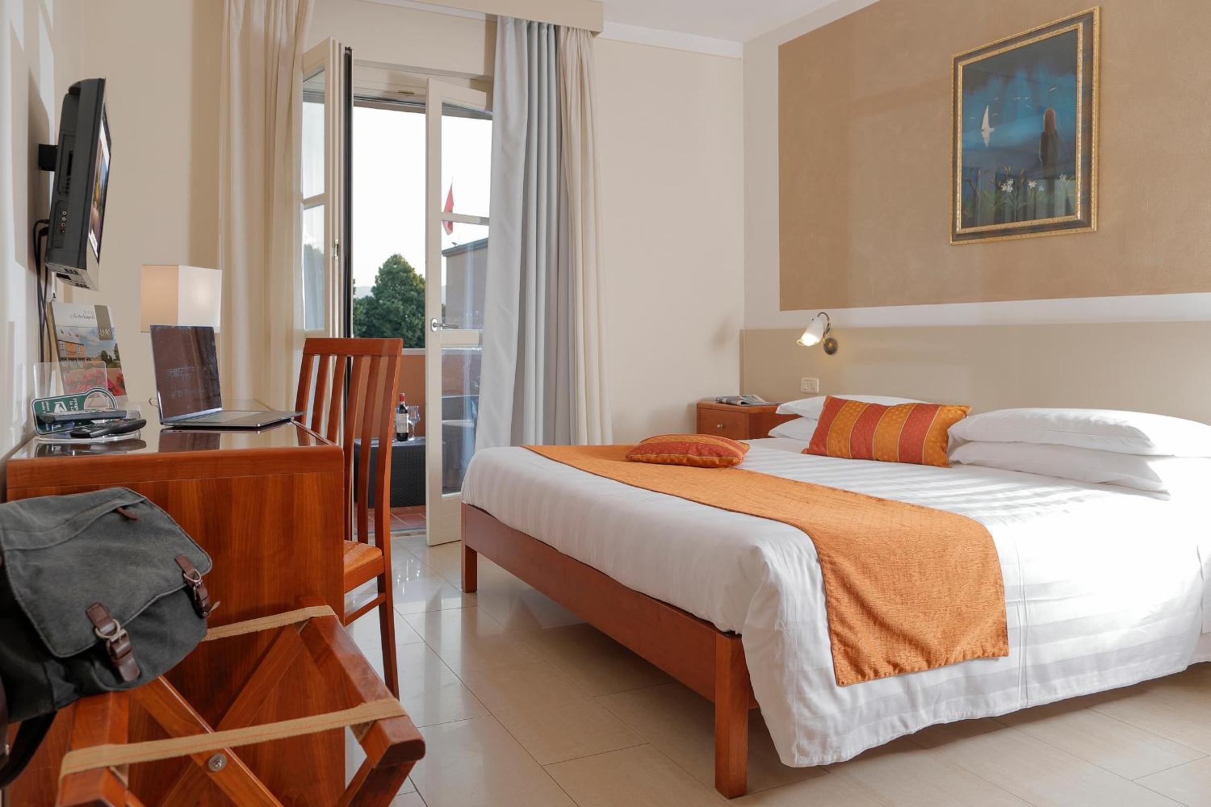Superior Double Room with Balcony - Photo 20