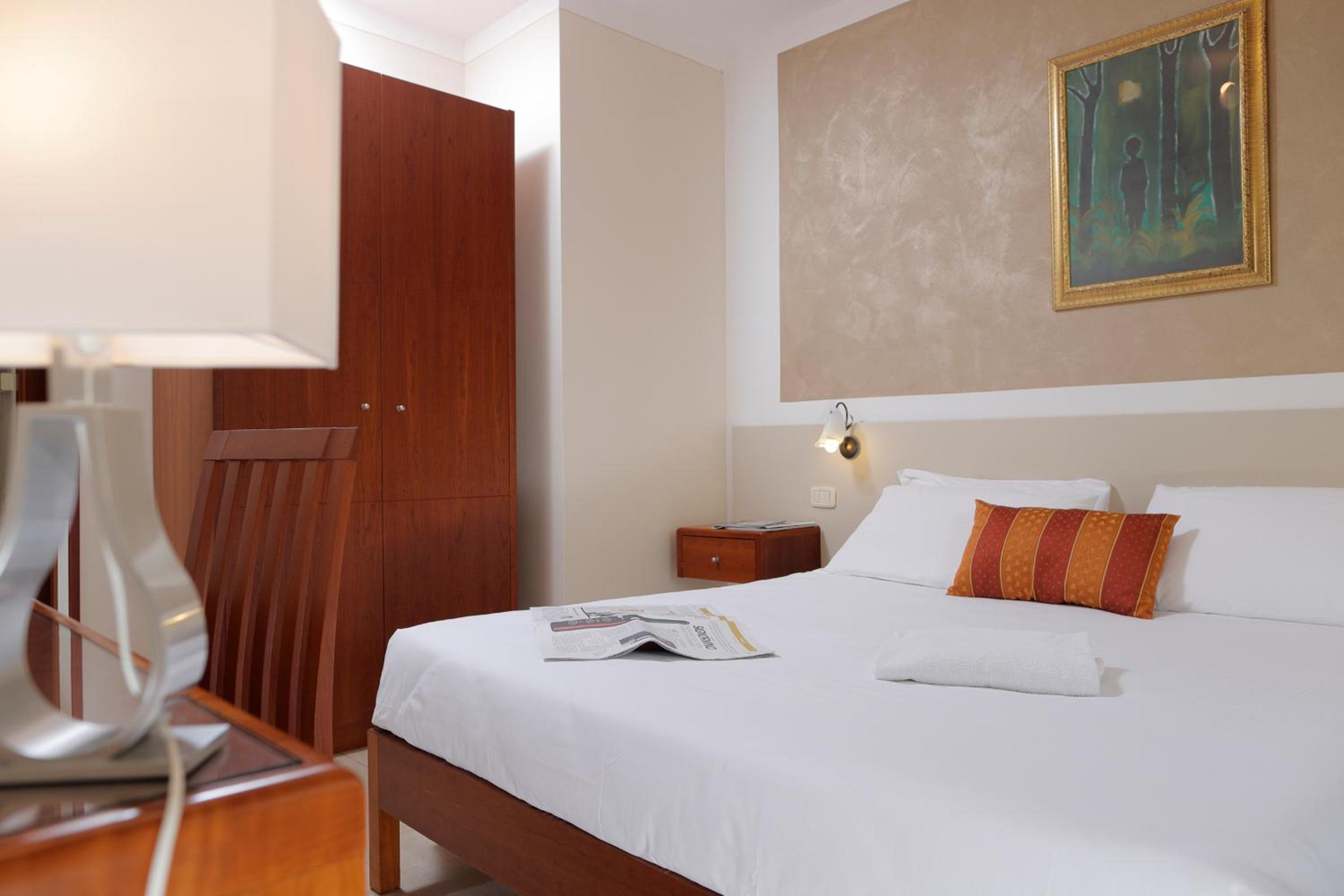 Standard Double Room - Photo 4