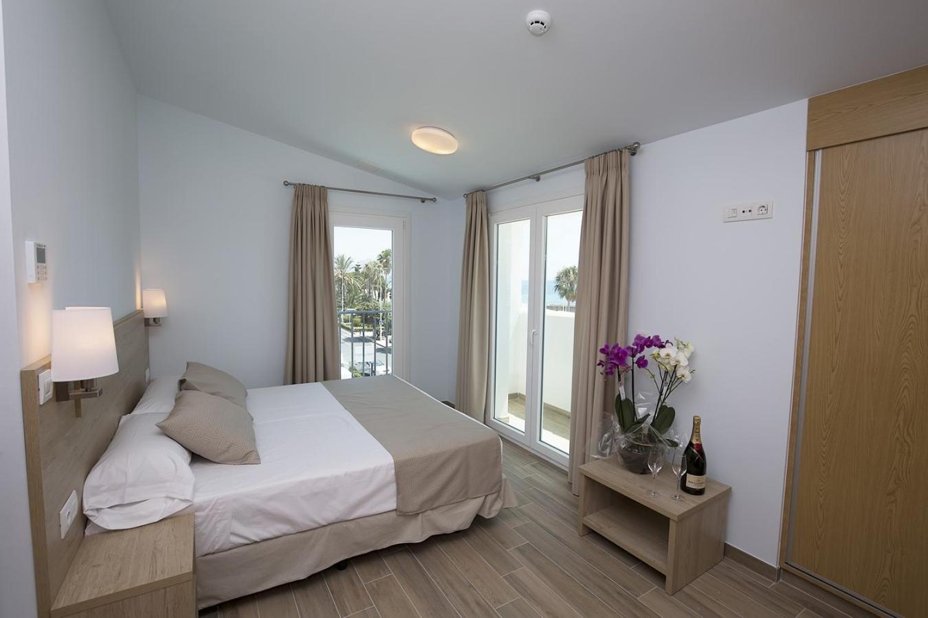 Superior Suite with Sea View - Photo 1