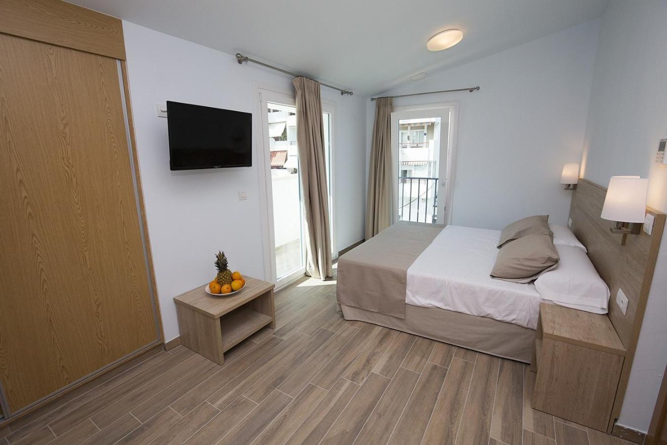 Suite with Terrace - Photo 1