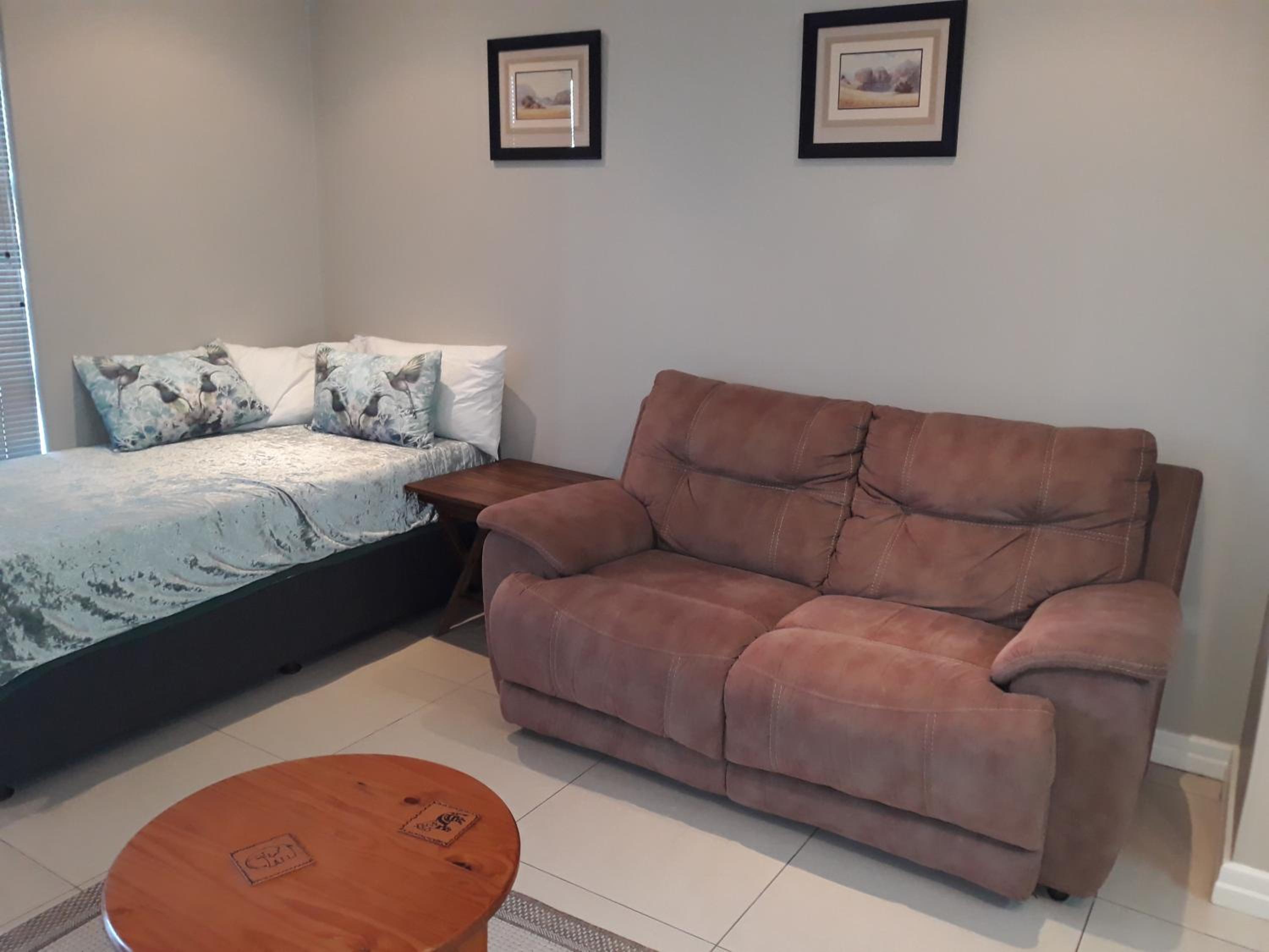 One-Bedroom Apartment - Photo 2