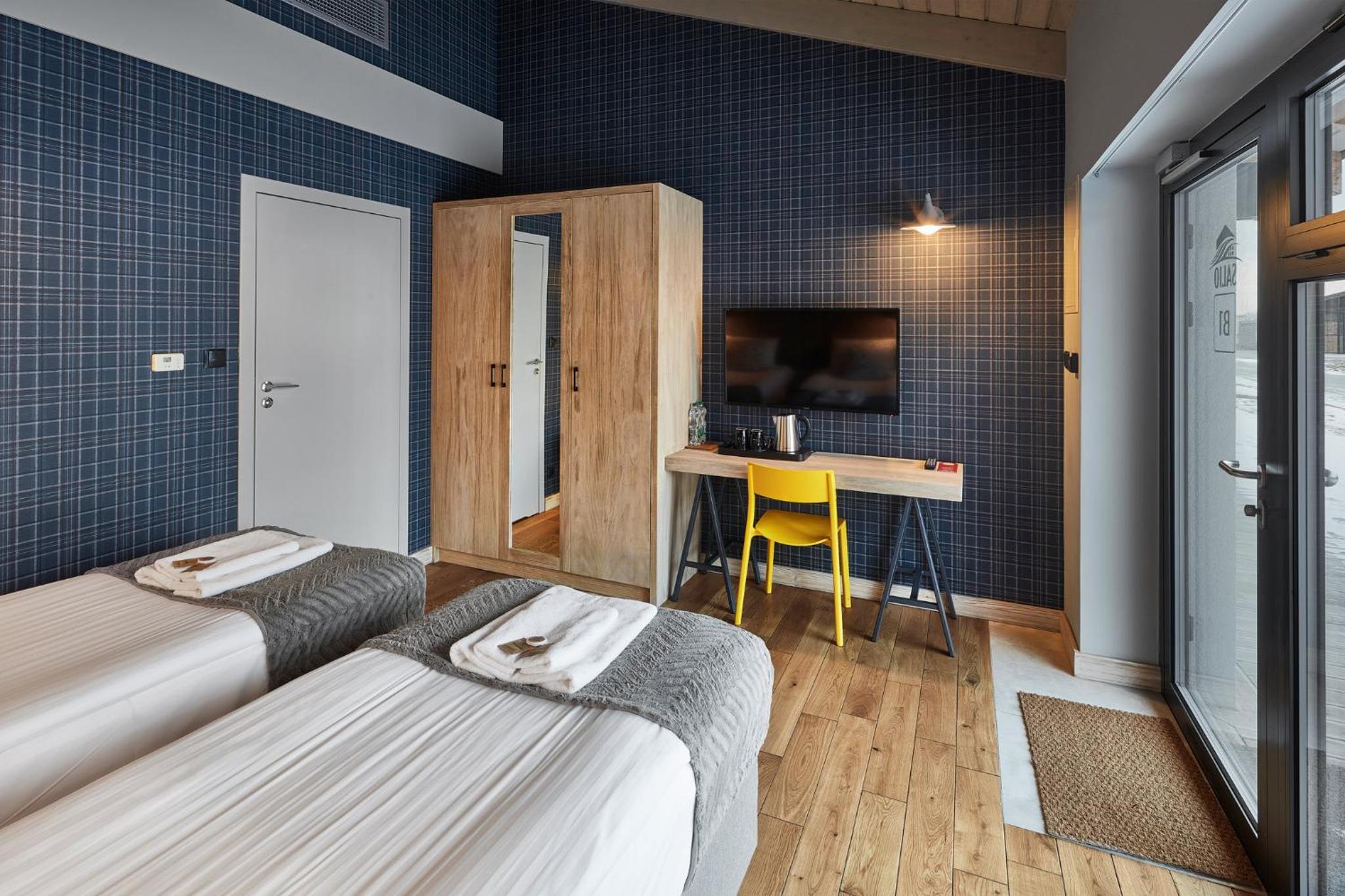 Large Twin Room - Photo 2