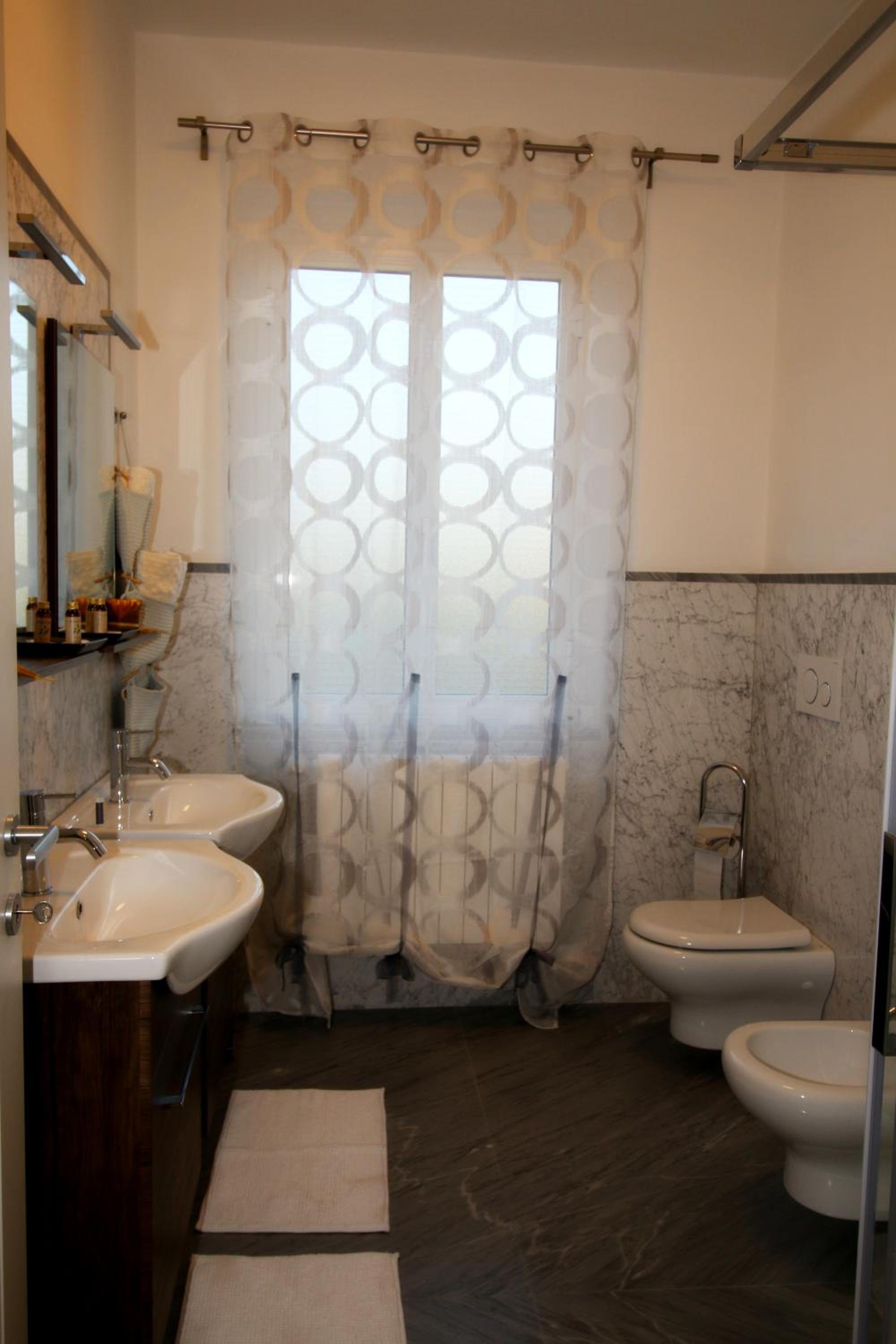 Deluxe Double or Twin Room with Balcony - Photo 3