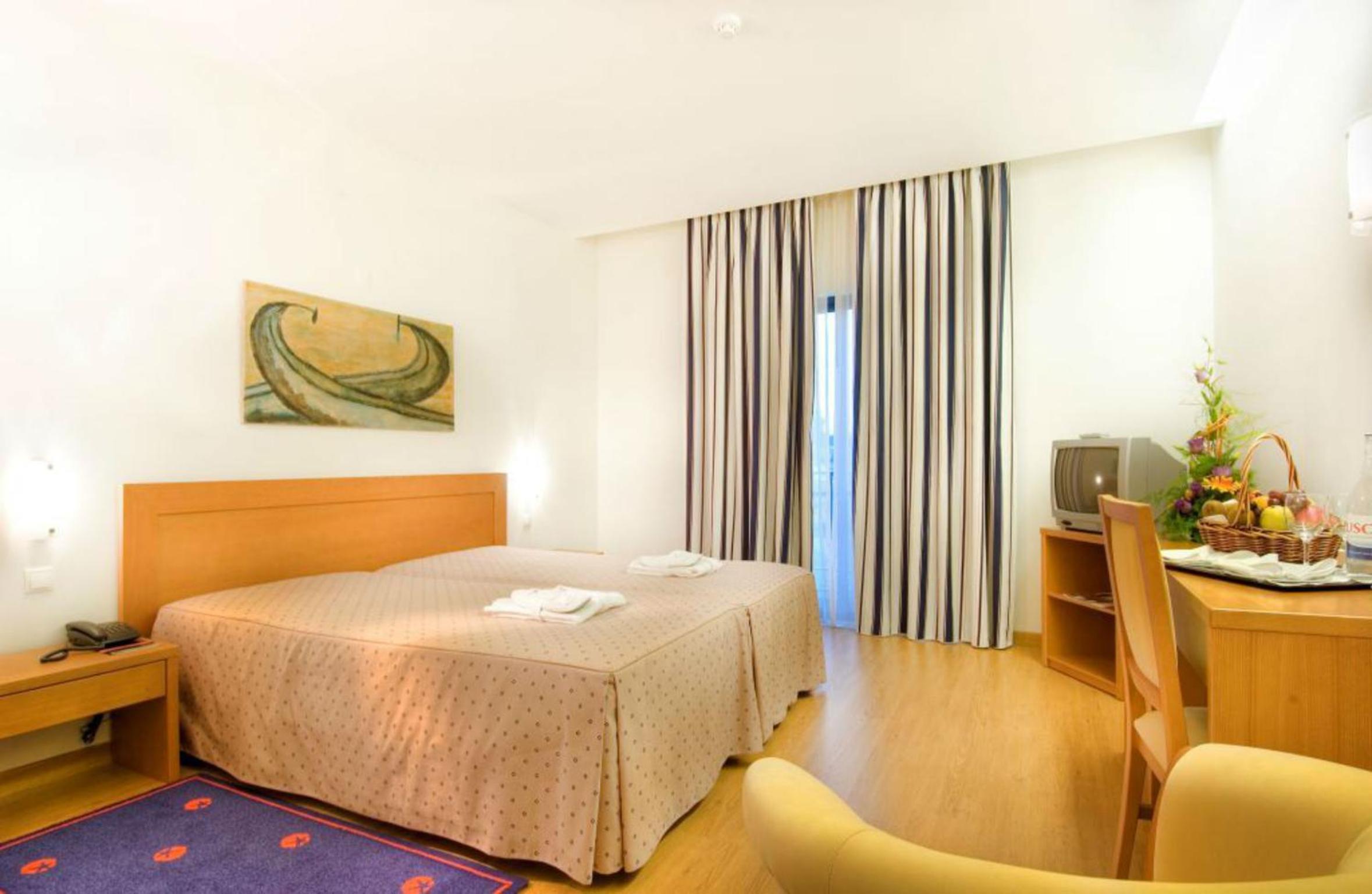 Standard Twin Room - Photo 6