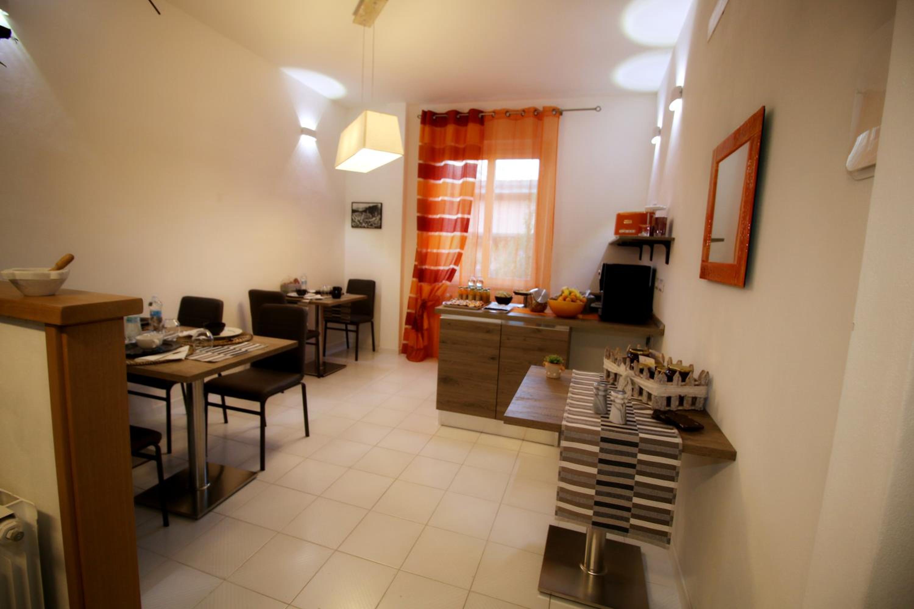 Deluxe Double or Twin Room with Balcony - Photo 8