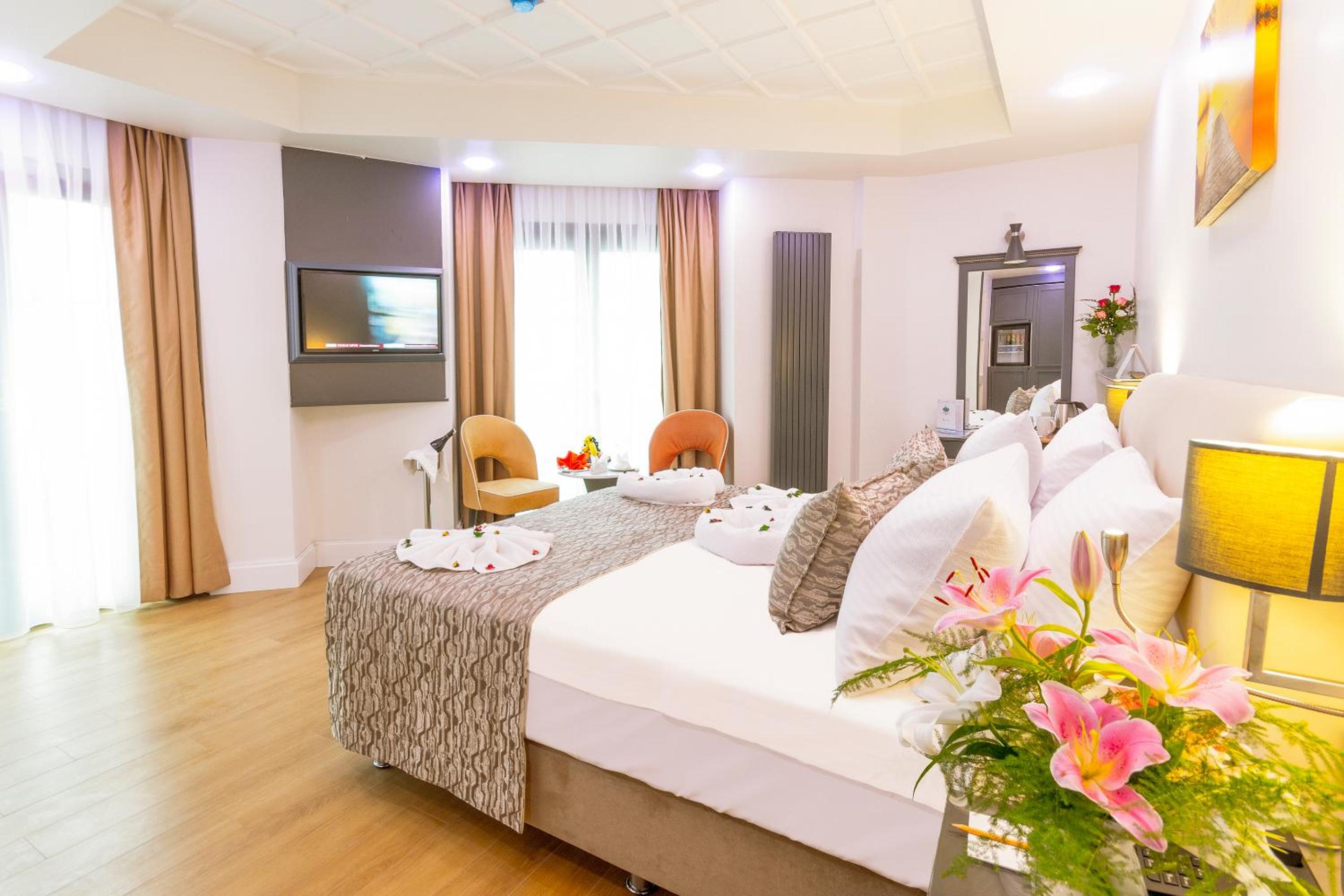 Corner Deluxe Room