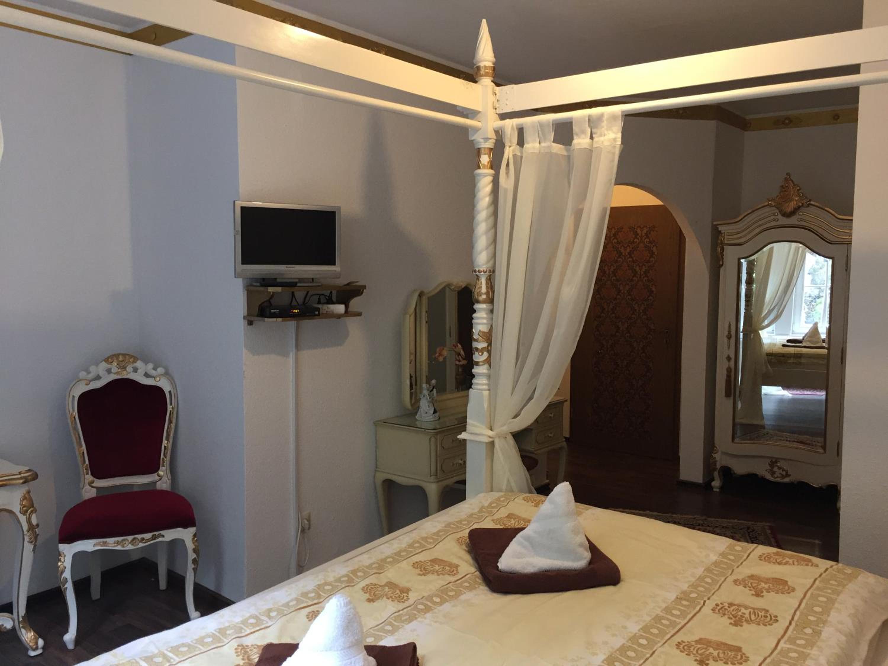 Deluxe Double Room "Cinderella Room" photo 2