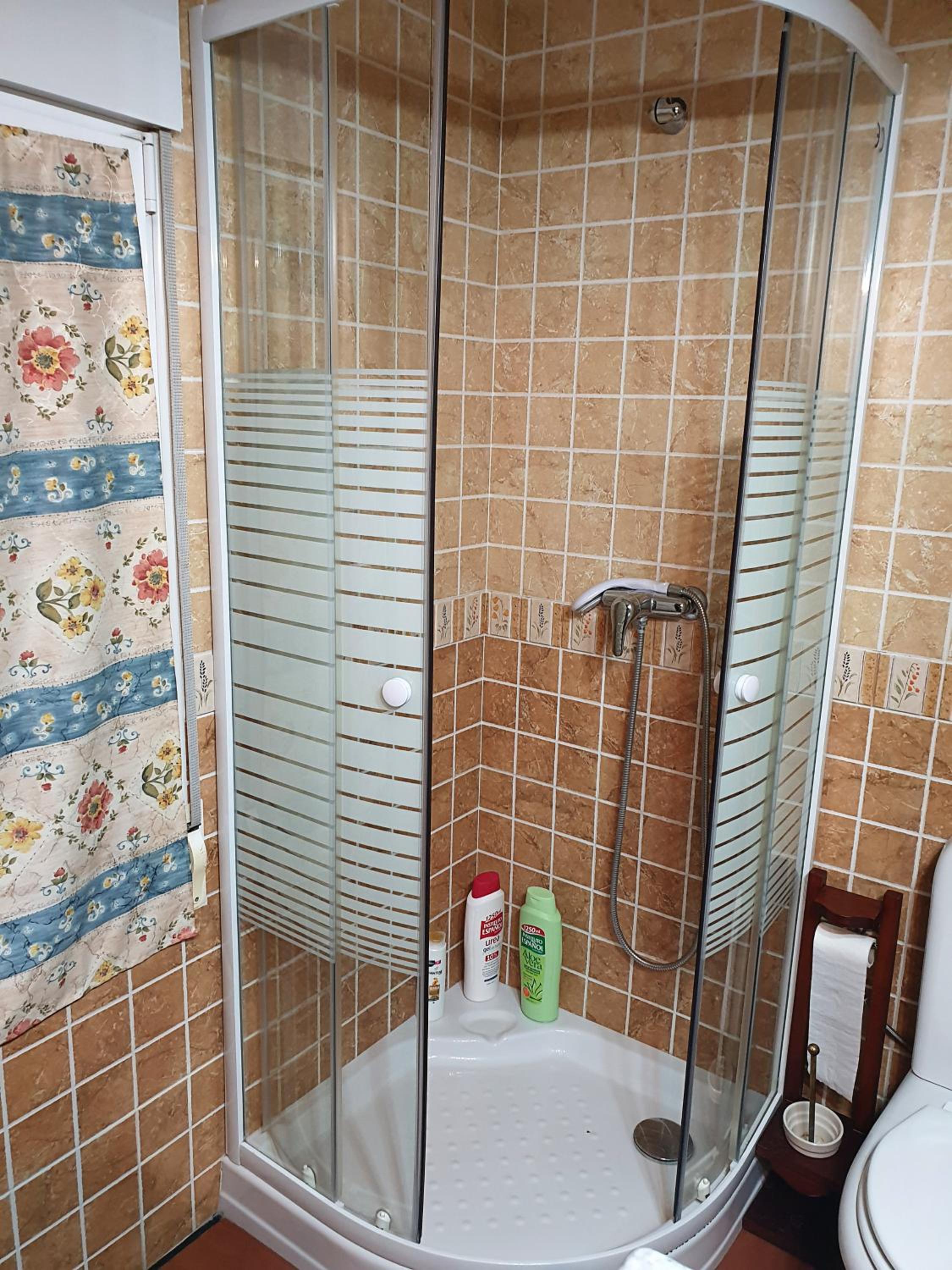 Double or Twin Room - Photo 6