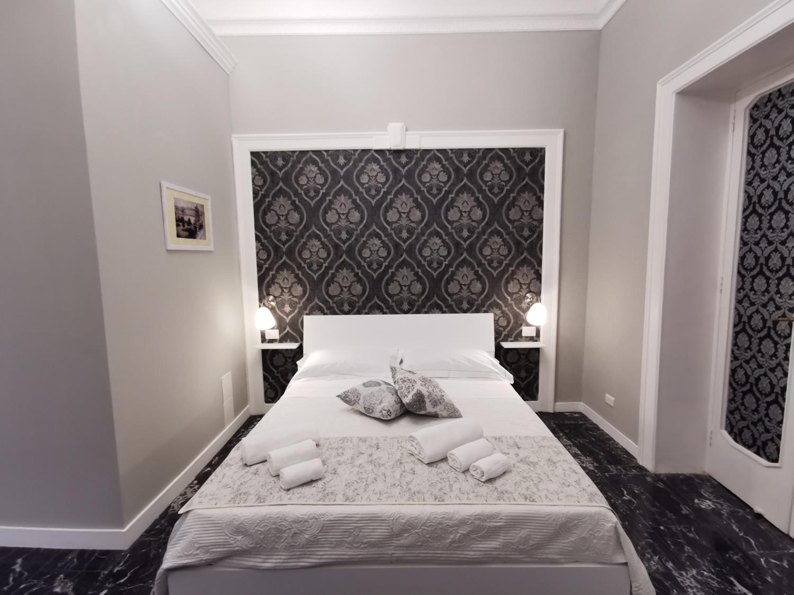 Double Room - Photo 5