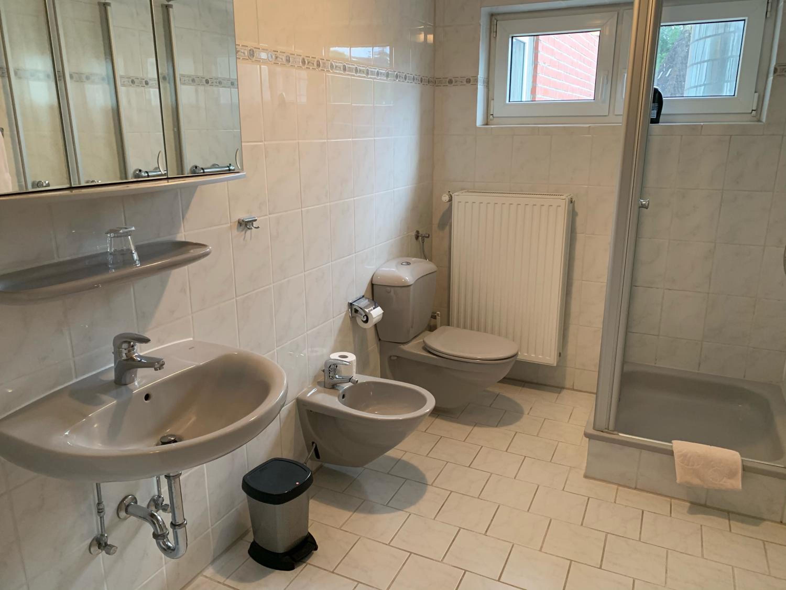 Double Room - Photo 11