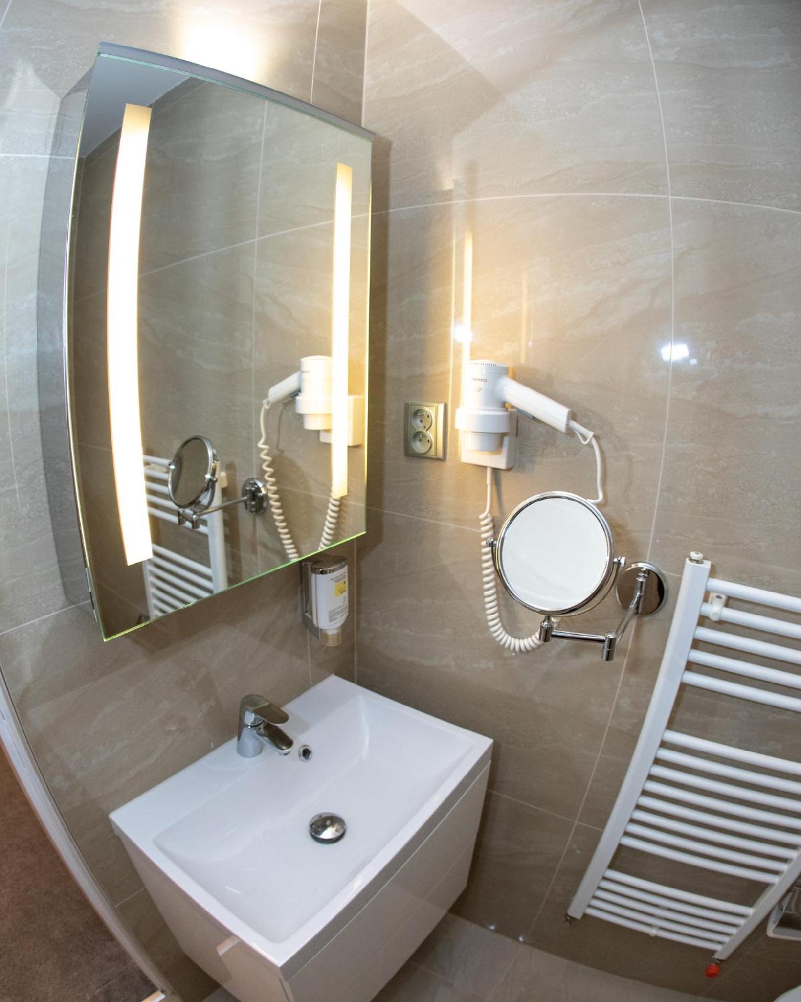 Double Room - Photo 13