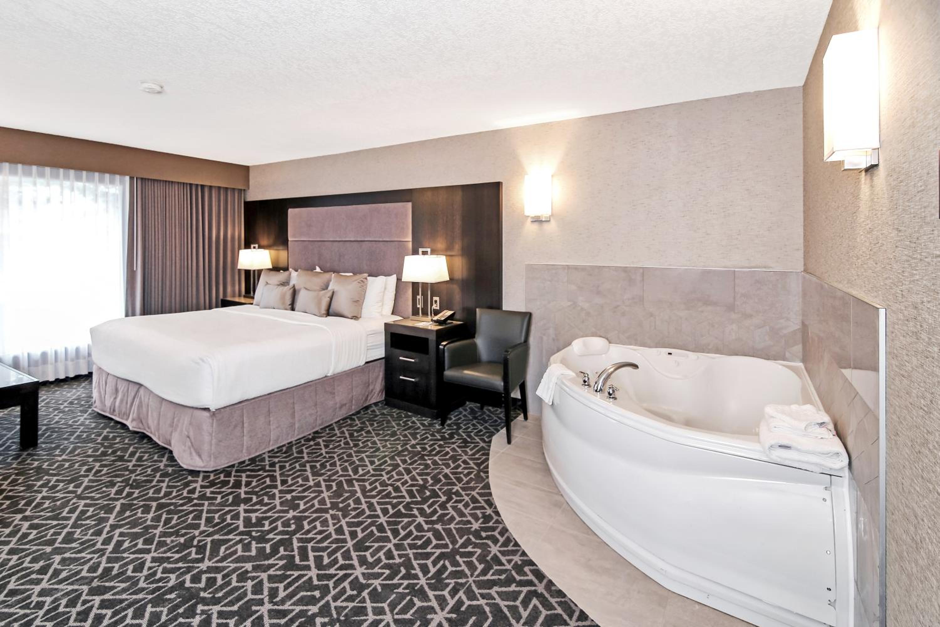 King Suite with Spa Bath and Sofa Bed - Photo 8