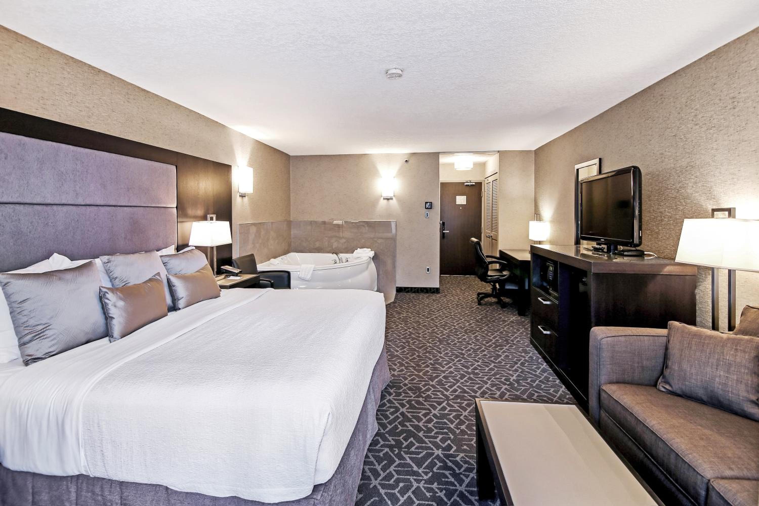 King Suite with Spa Bath and Sofa Bed - Photo 11